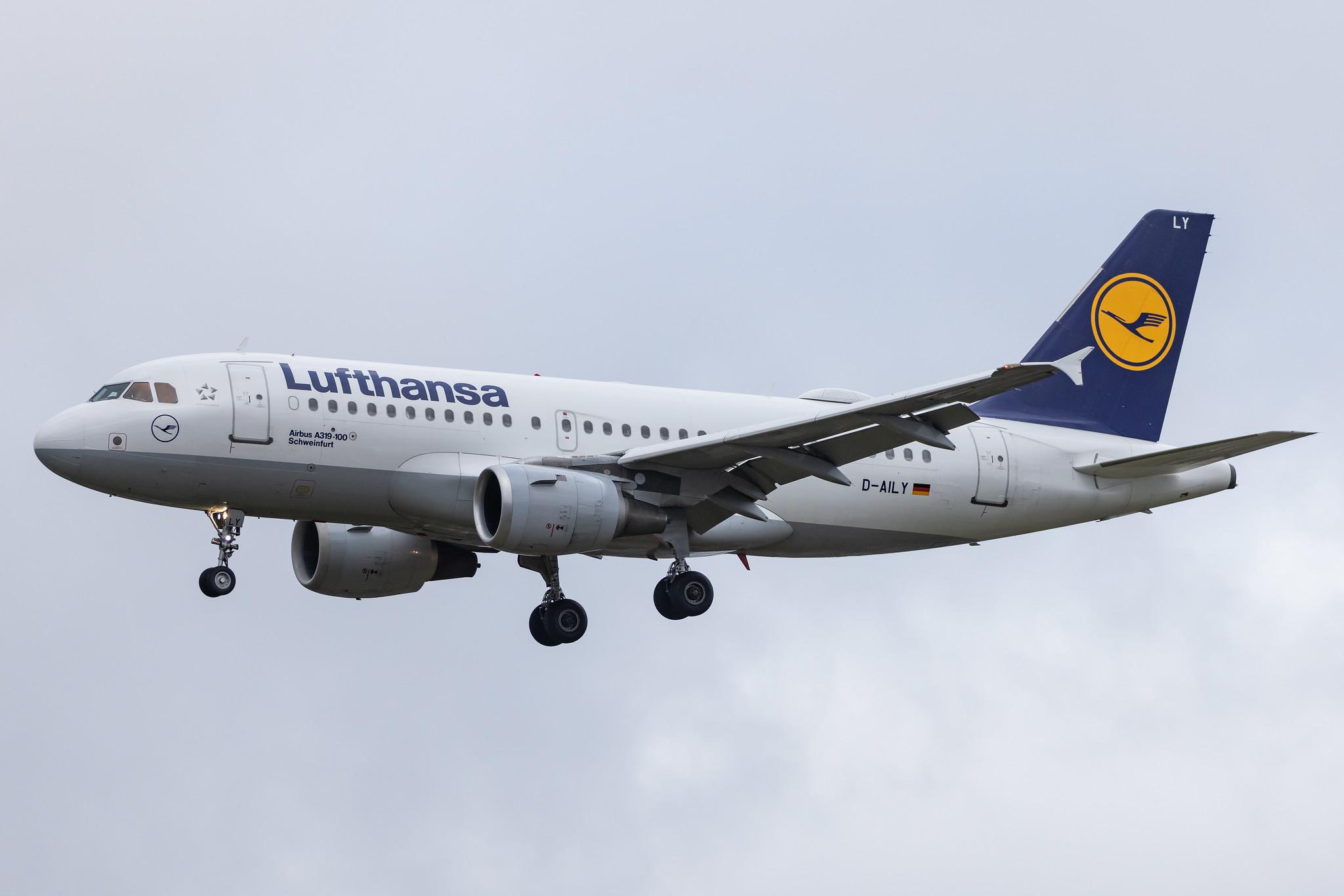 Hamburg Airport: Lufthansa (LH / DLH) |  Airbus A319-114 A319 | D-AILY | MSN 0875