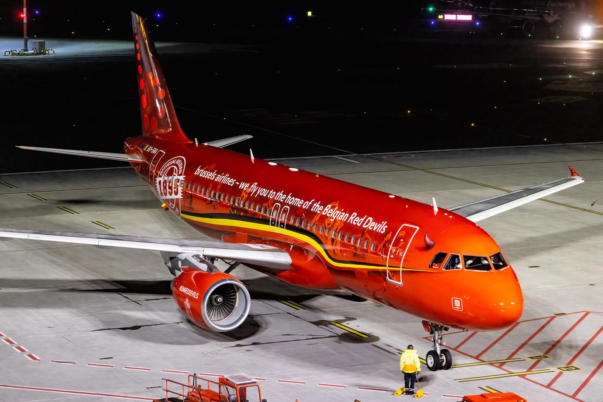 Hamburg Airport: Brussels Airlines (SN / BEL) |  Livery: Red Devils Livery |  Airbus A320-214 A320 | OO-SNA | MSN 1441