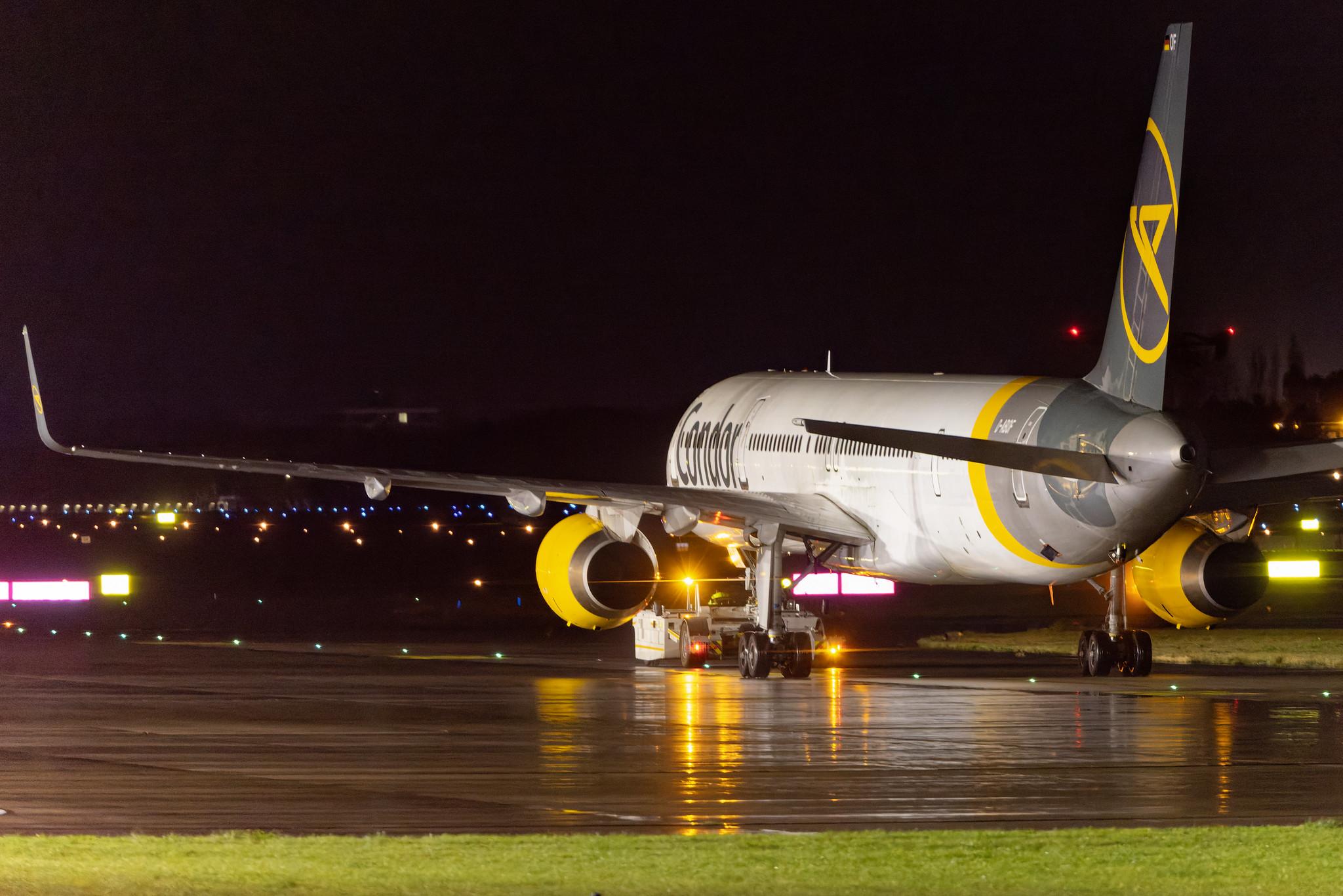 Hamburg Airport: Condor (DE / CFG) |  Boeing 757-330 B753 | D-ABOF | MSN 29013