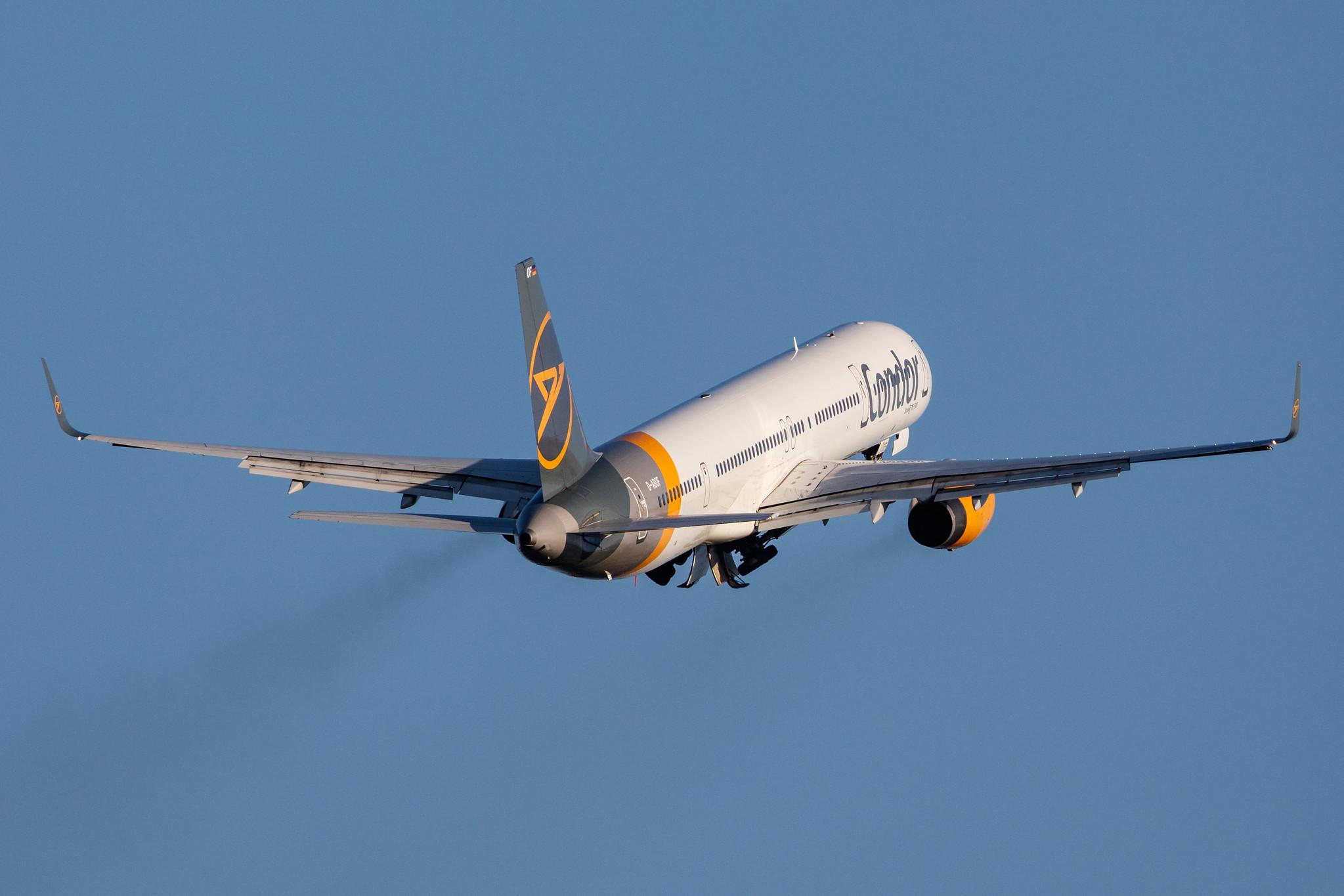 Hamburg Airport: Condor (DE / CFG) |  Boeing 757-330 B753 | D-ABOF | MSN 29013