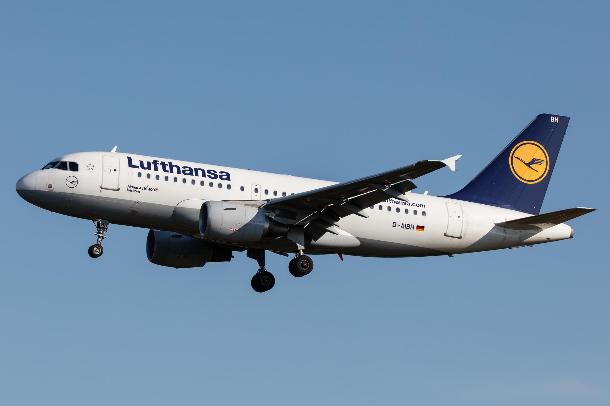 Hamburg Airport: Lufthansa (LH / DLH) |  Airbus A319-112 A319 | D-AIBH | MSN 5239