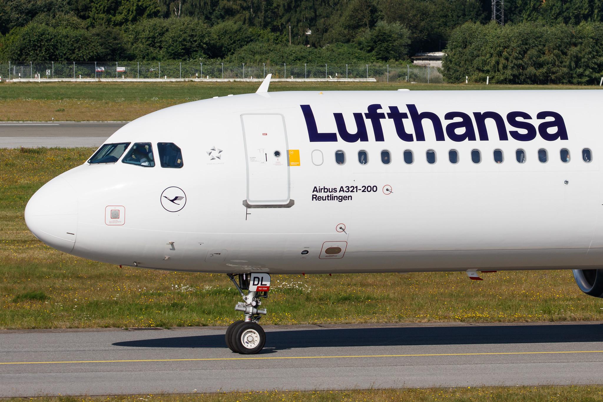 Hamburg Airport: Lufthansa (LH / DLH) |  Airbus A321-231 A321 | D-AIDL | MSN 4881