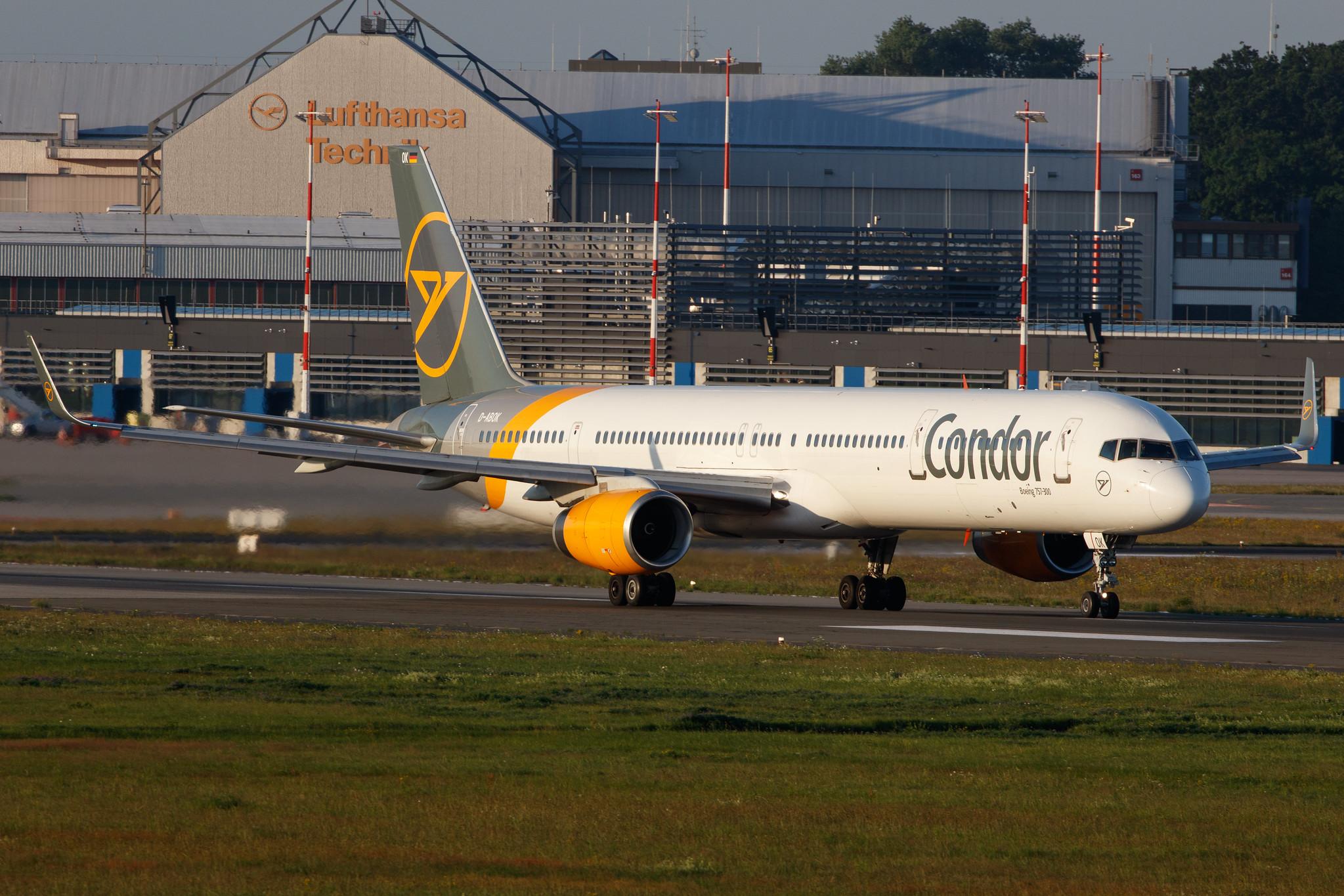 Hamburg Airport: Condor (DE / CFG) |  Boeing 757-330 B753 | D-ABOK | MSN 29020