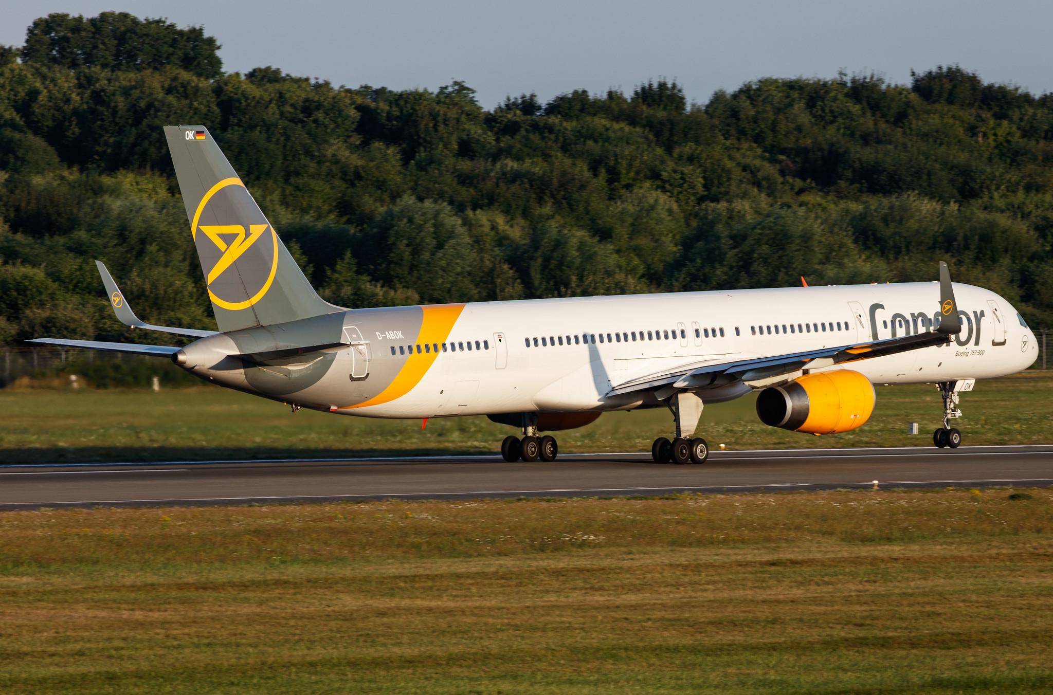 Hamburg Airport: Condor (DE / CFG) |  Boeing 757-330 B753 | D-ABOK | MSN 29020