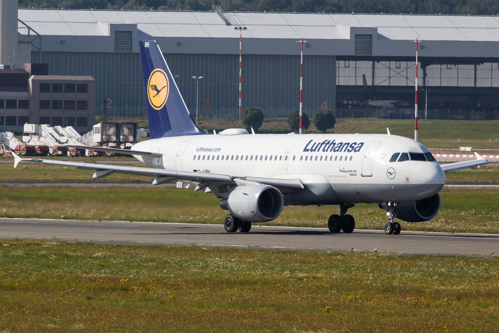 Hamburg Airport: Lufthansa (LH / DLH) |  Airbus A319-112 A319 | D-AIBH | MSN 5239