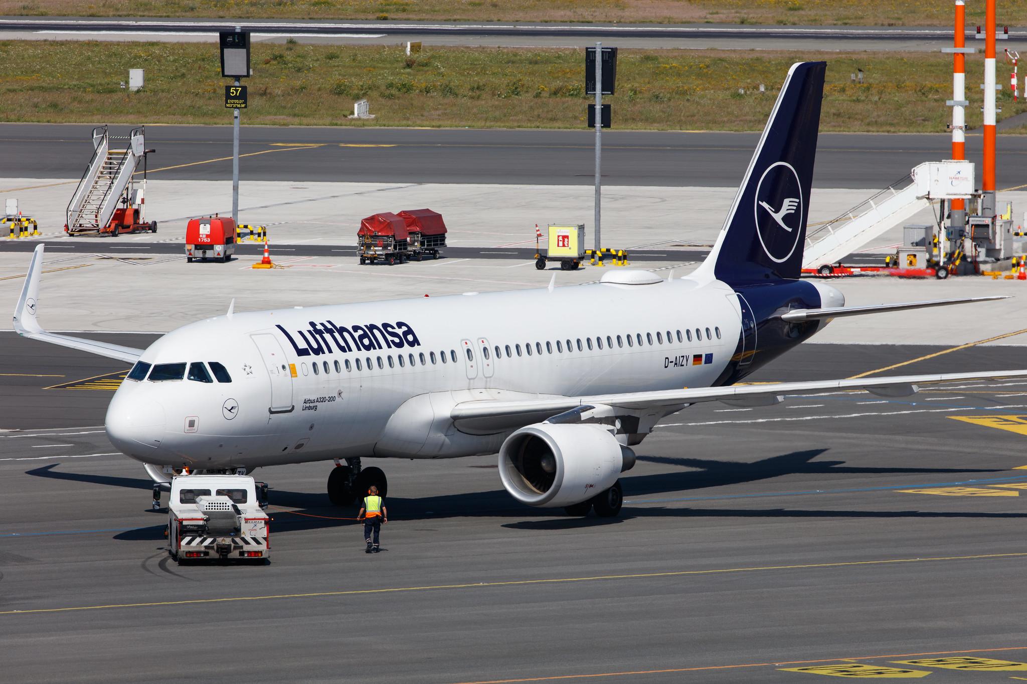 Hamburg Airport: Lufthansa (LH / DLH) |  Airbus A320-214 A320 | D-AIZY | MSN 5769