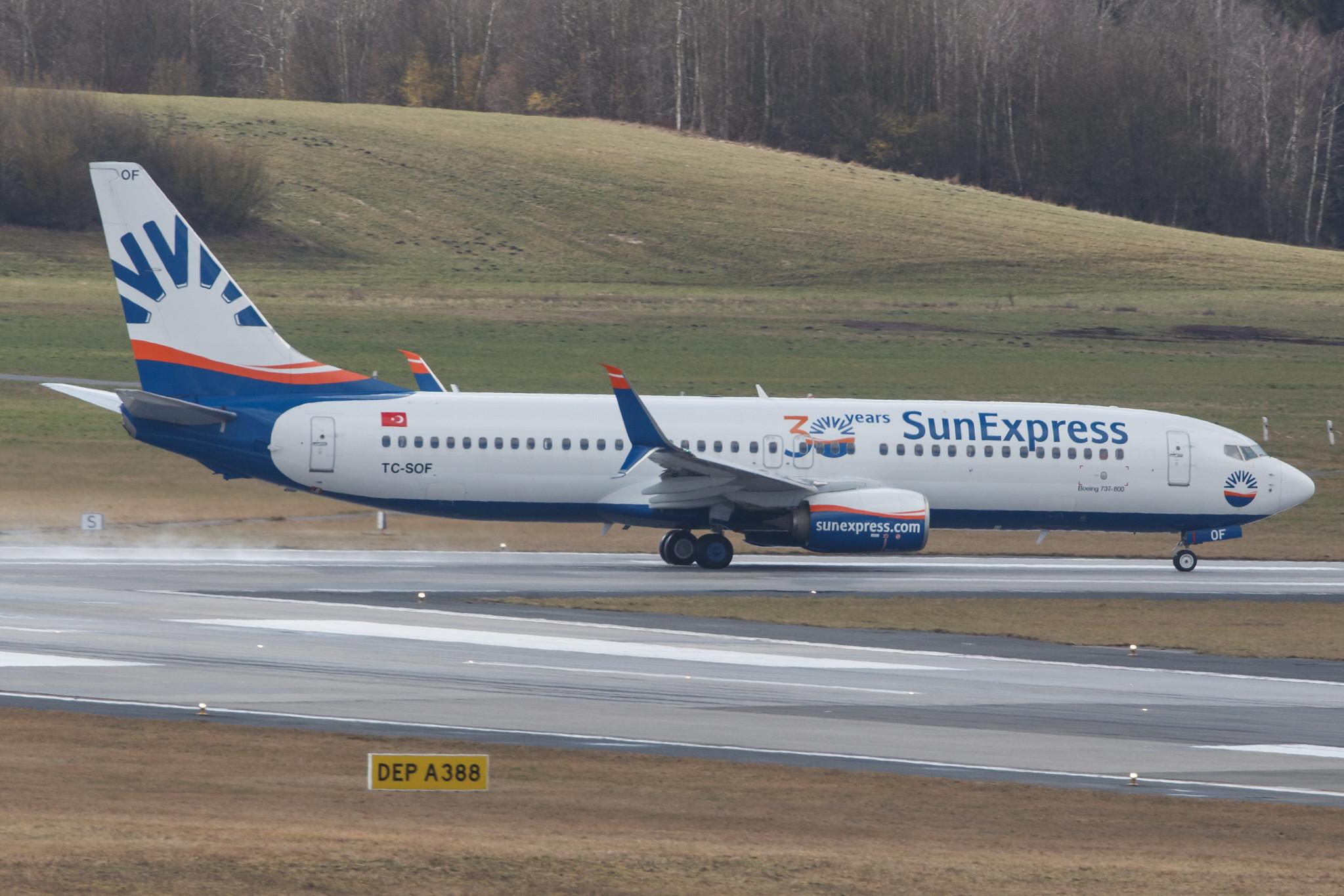 Hamburg Airport: SunExpress (XQ / SXS) |  Boeing 737-8HC B738 | TC-SOF | MSN 61191