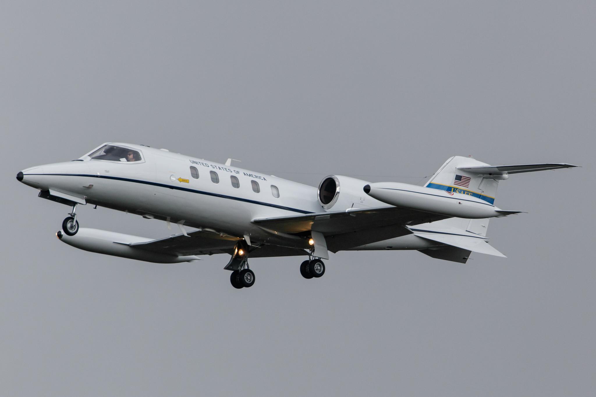 Hamburg Airport: United States - US Air Force (USAF) | Gates Learjet C-21A (35A) LJ35 | 84-0096 | MSN 35A-542