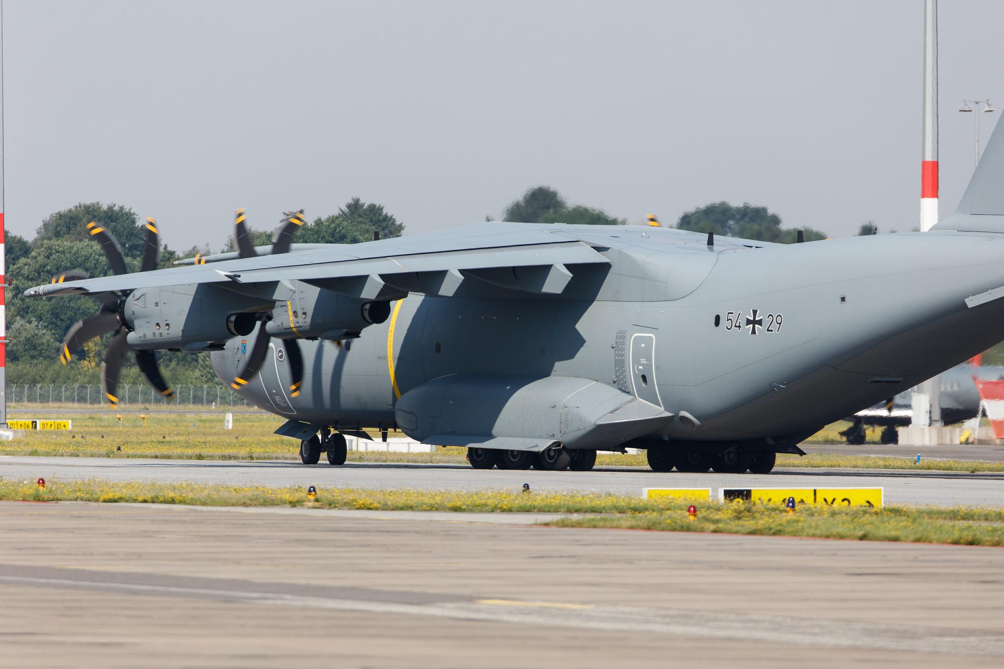 Hamburg Airport: German Air Force (/ GAF) | Airbus A400M-180 A400 A400 | 54+29 | MSN 090
