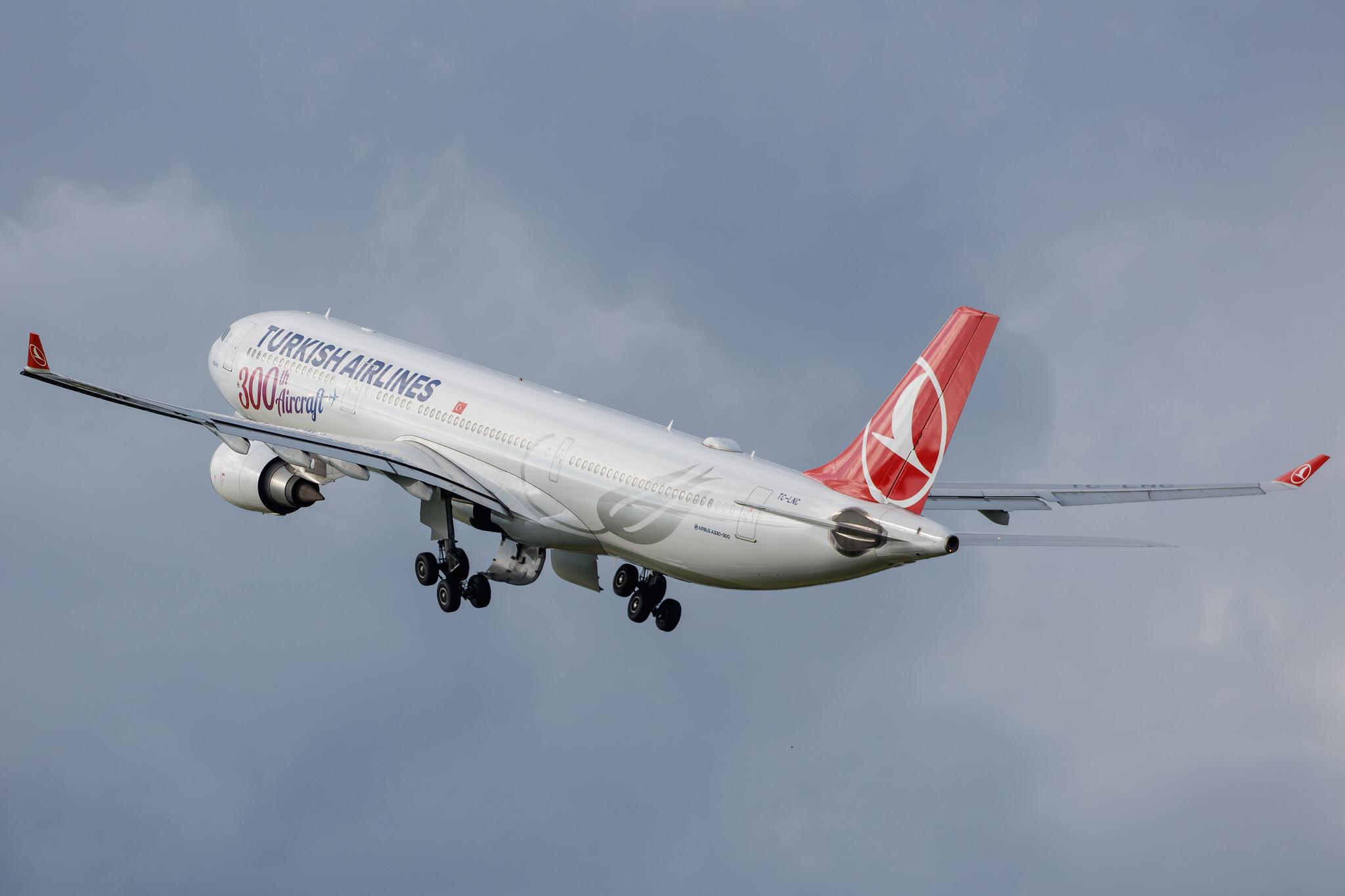 Hamburg Airport: Turkish Airlines (TK / THY) |  Airbus A330-303 A333 | TC-LNC | MSN 1696