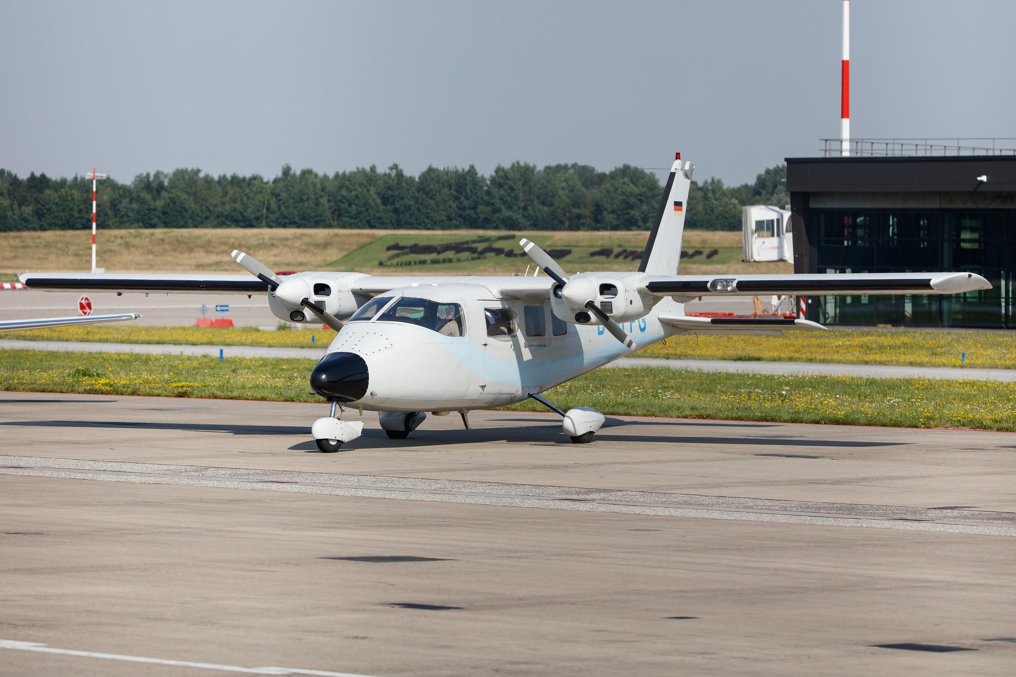 Hamburg Airport: Sylt Air (7E / AWU) |  Vulcanair P68 P68 | D-GFPG | MSN 170