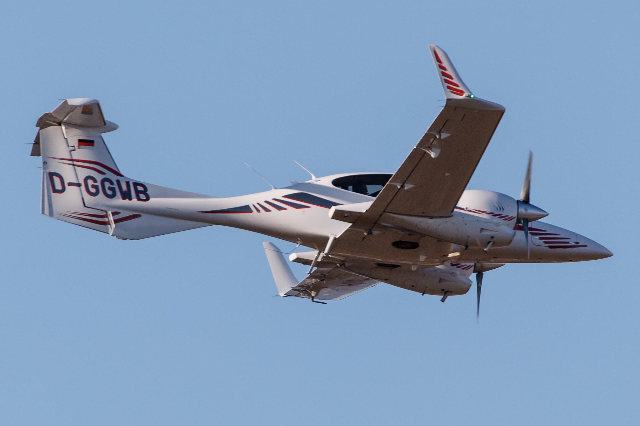 Frankfurt Airport: Rhein-Main Aviation |  Diamond DA42 Twin Star DA42 | D-GGWB | MSN 42.259