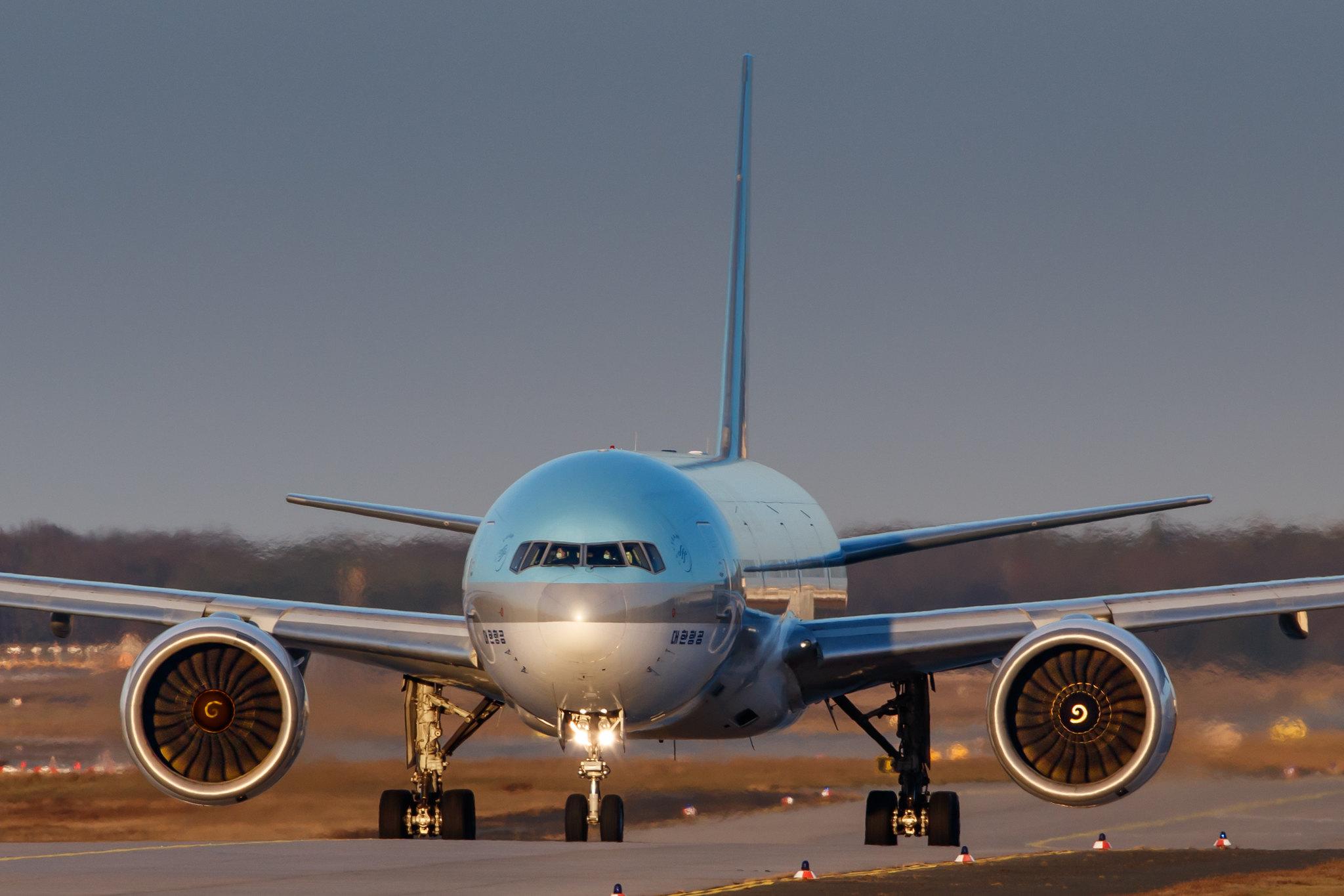 Frankfurt Airport: Korean Air (KE / KAL) |  Boeing 777-3B5(ER) B77W | HL8217 | MSN 37648