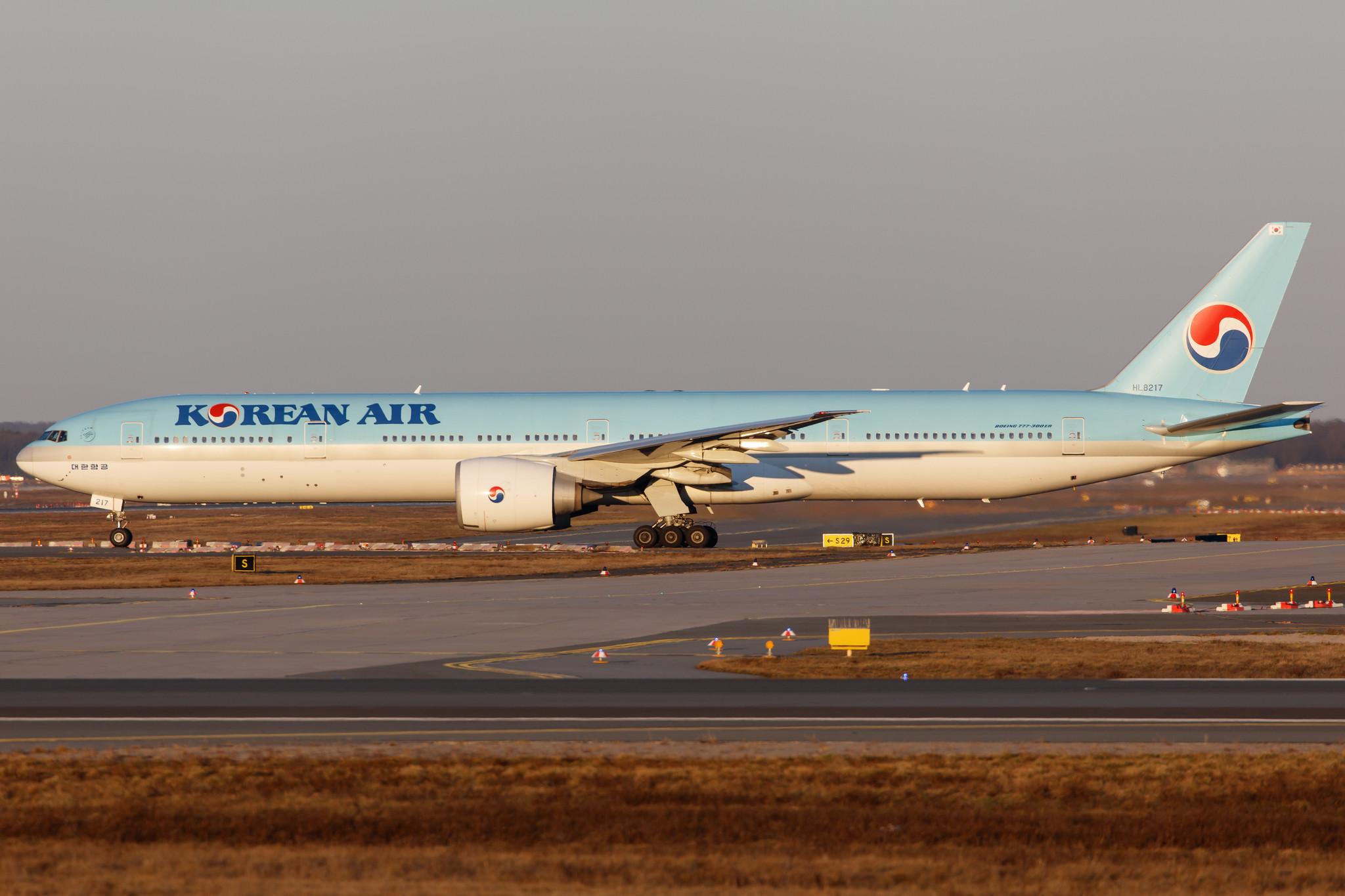 Frankfurt Airport: Korean Air (KE / KAL) |  Boeing 777-3B5(ER) B77W | HL8217 | MSN 37648