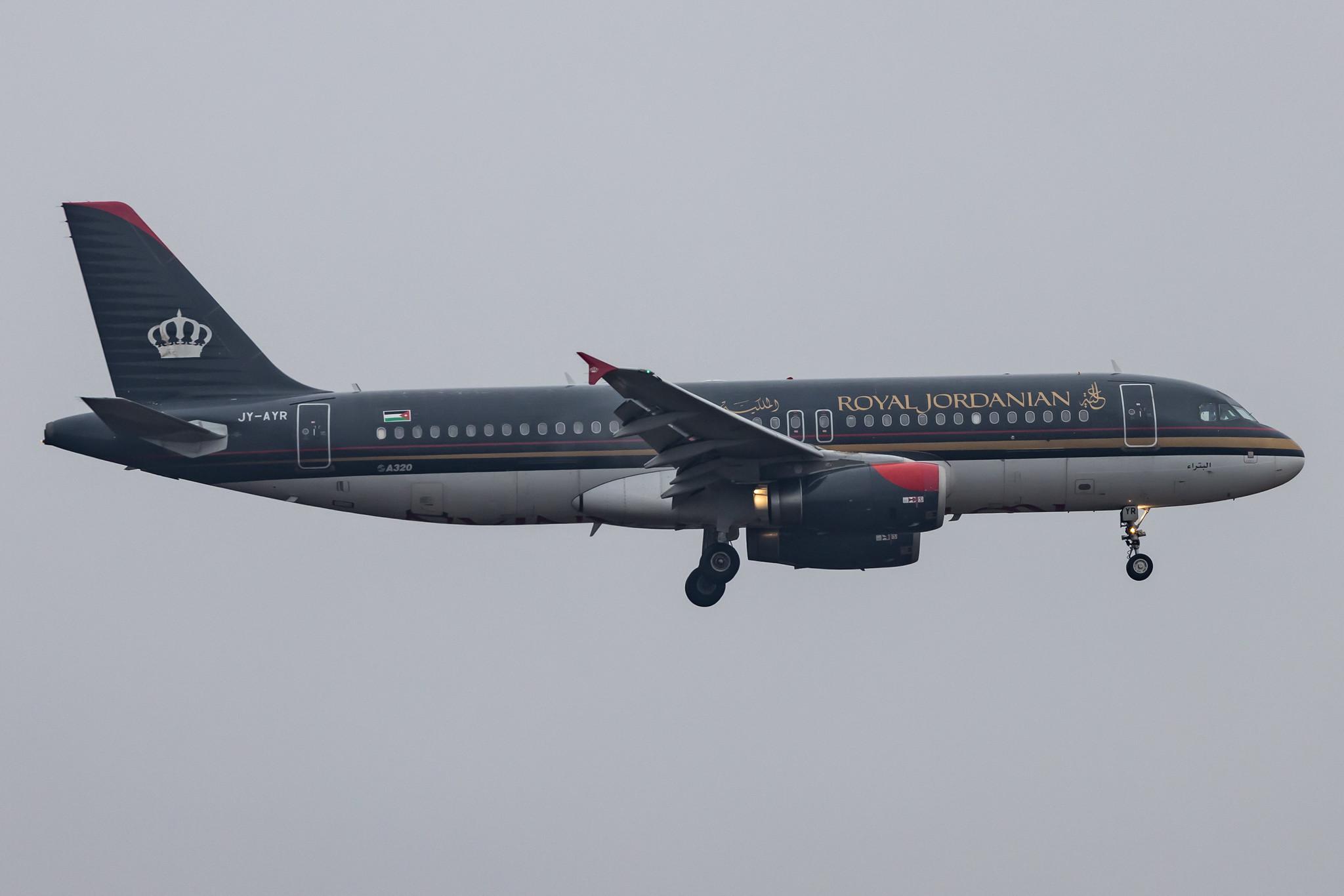 Frankfurt Airport: Royal Jordanian (RJ / RJA) |  Airbus A320-232 A320 | JY-AYR | MSN 4817
