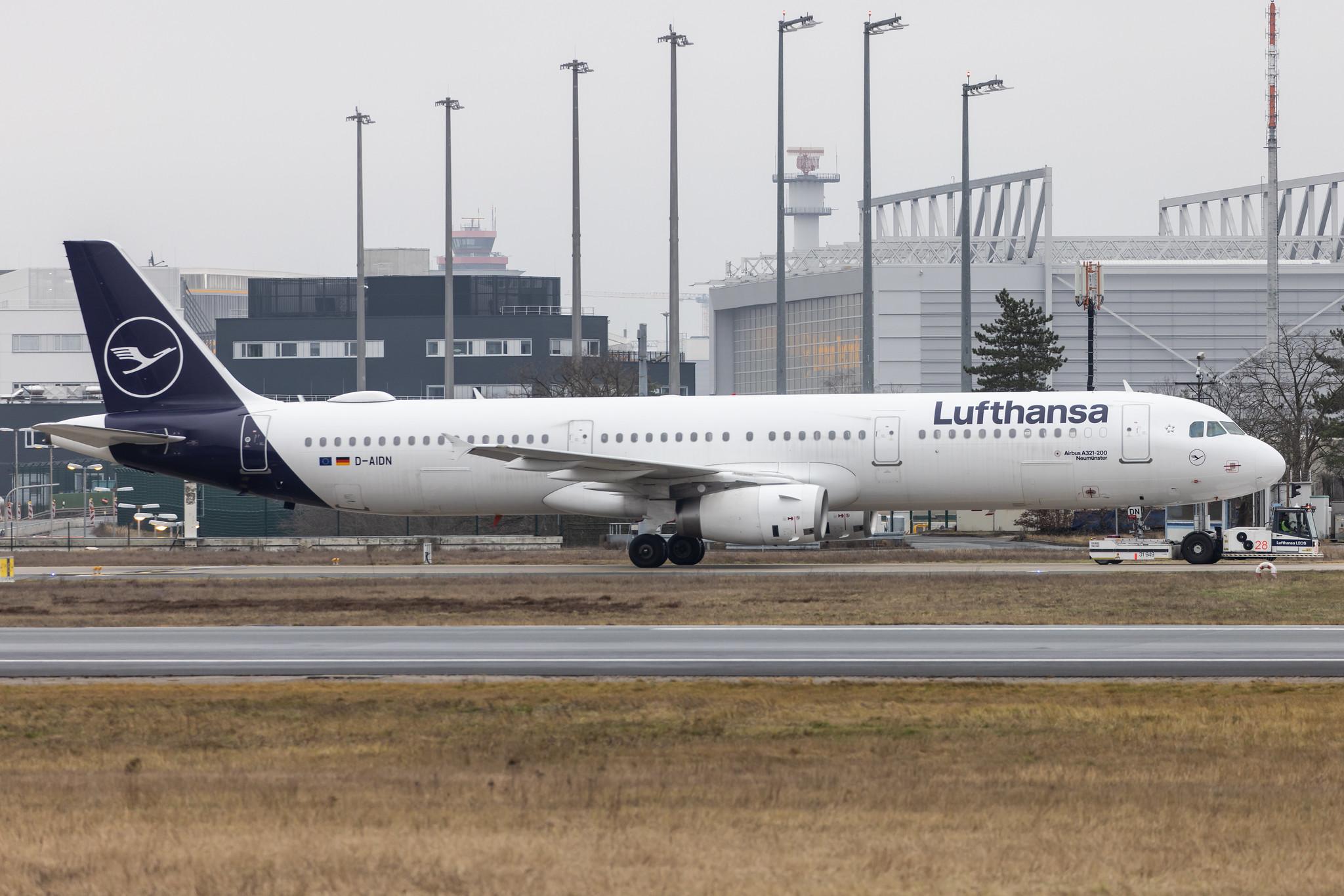 Frankfurt Airport: Lufthansa (LH / DLH) |  Airbus A321-231 A321 | D-AIDN | MSN 4976