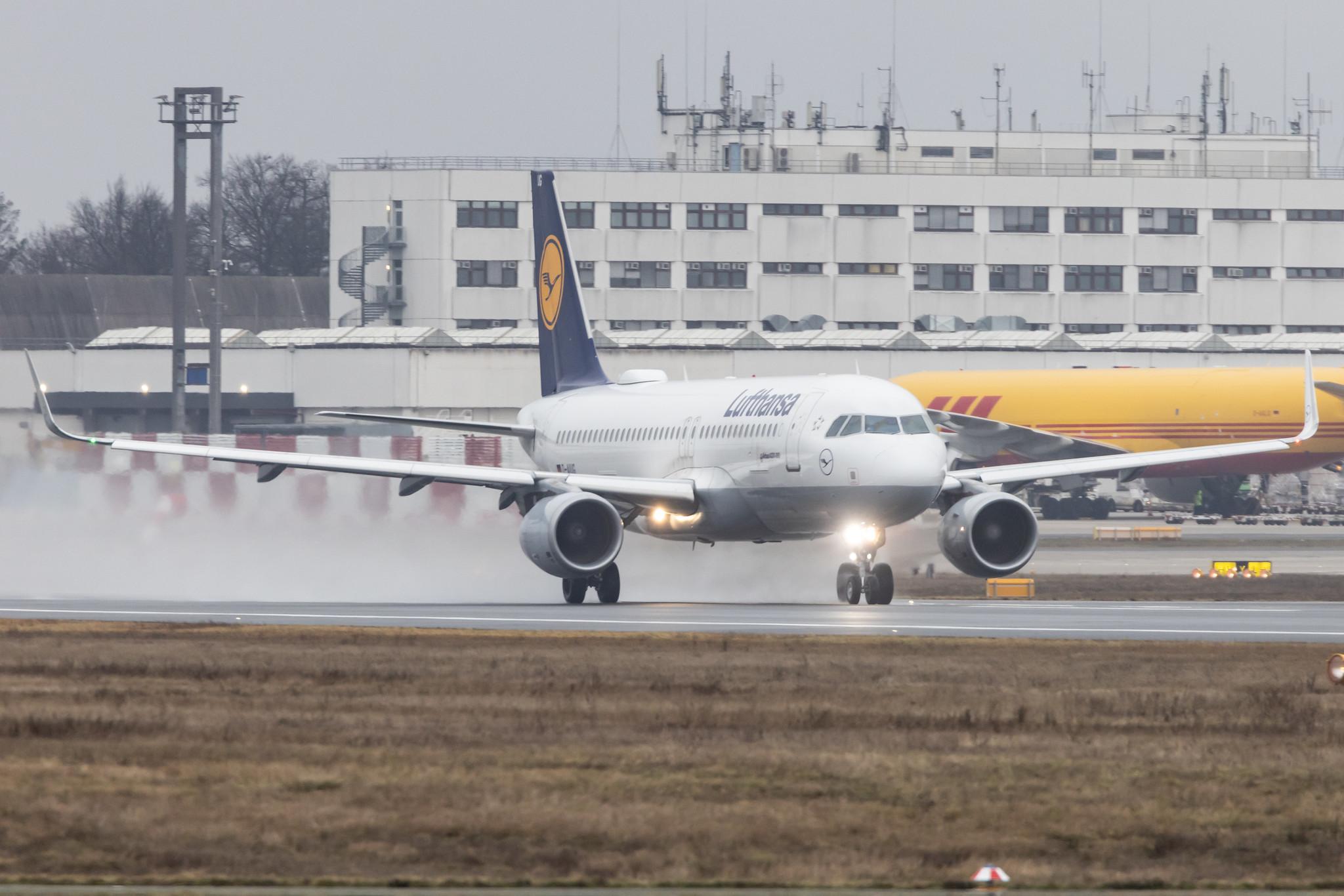 Frankfurt Airport: Lufthansa (LH / DLH) |  Airbus A320-214 A320 | D-AIUG | MSN 6202