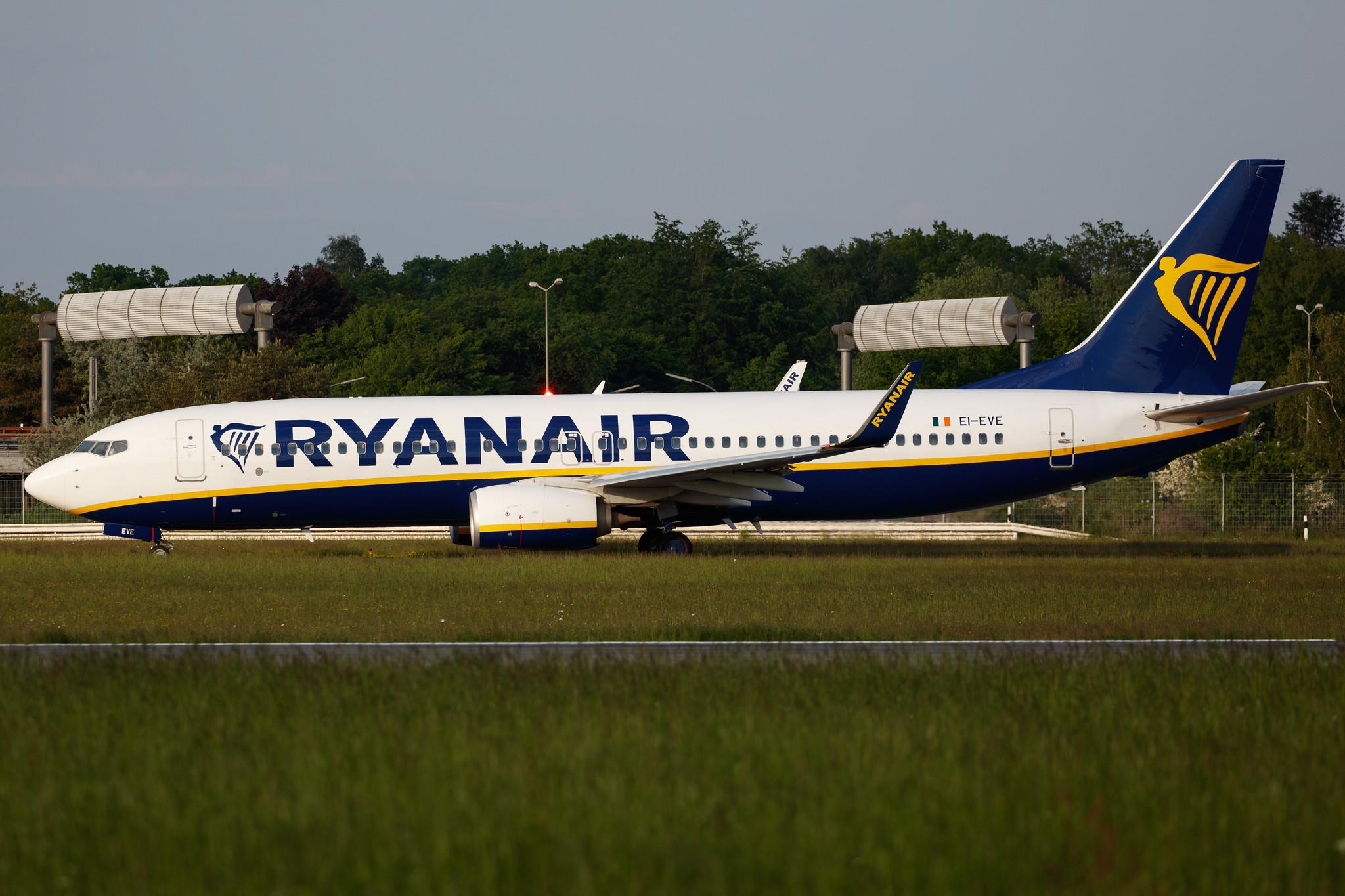Hamburg Airport: Ryanair (FR / RYR) |  Boeing 737-8AS B738 | EI-EVE | MSN 35035