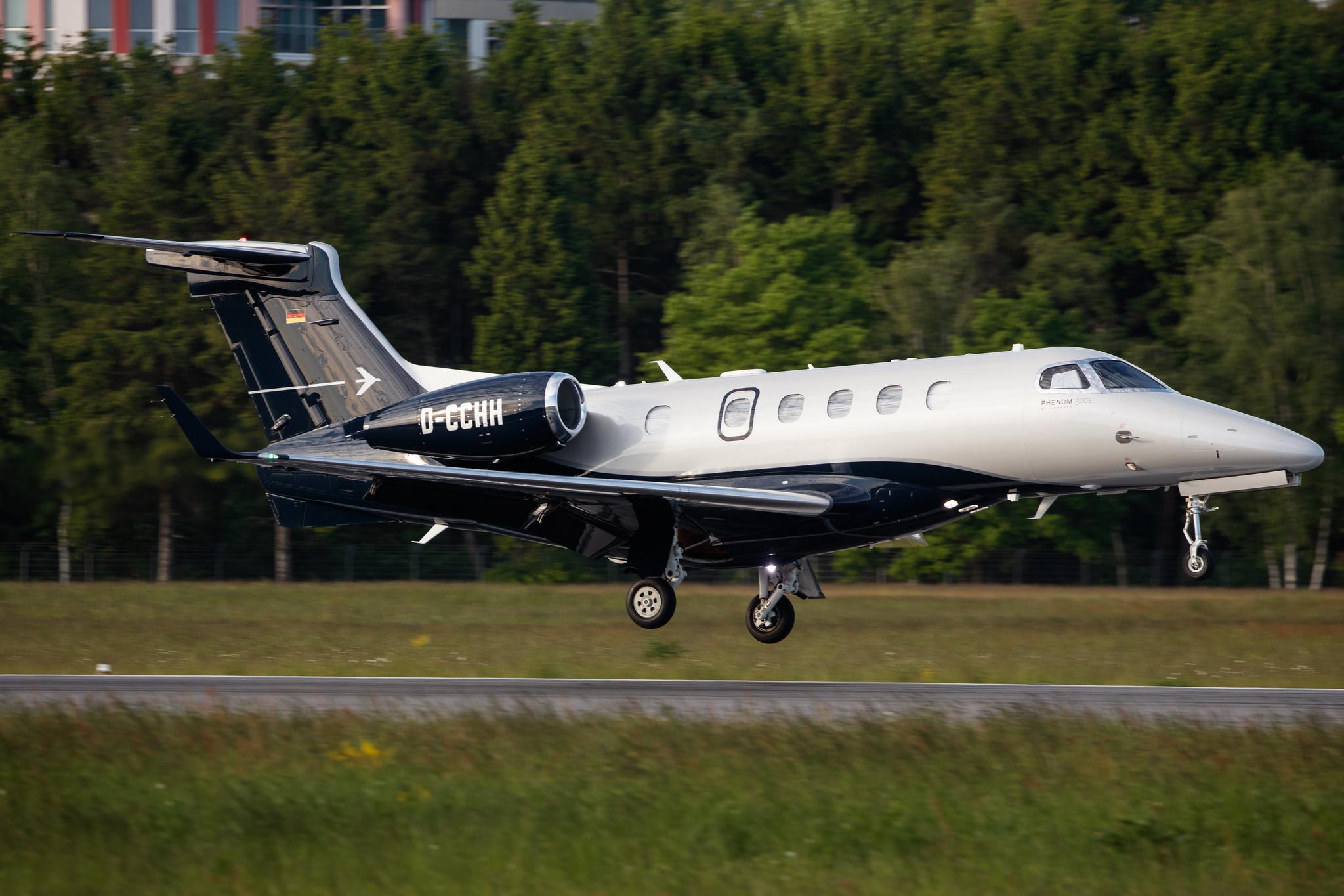 Hamburg Airport: Private owner |  Embraer Phenom 300 E55P | D-CCHH | MSN 50500554