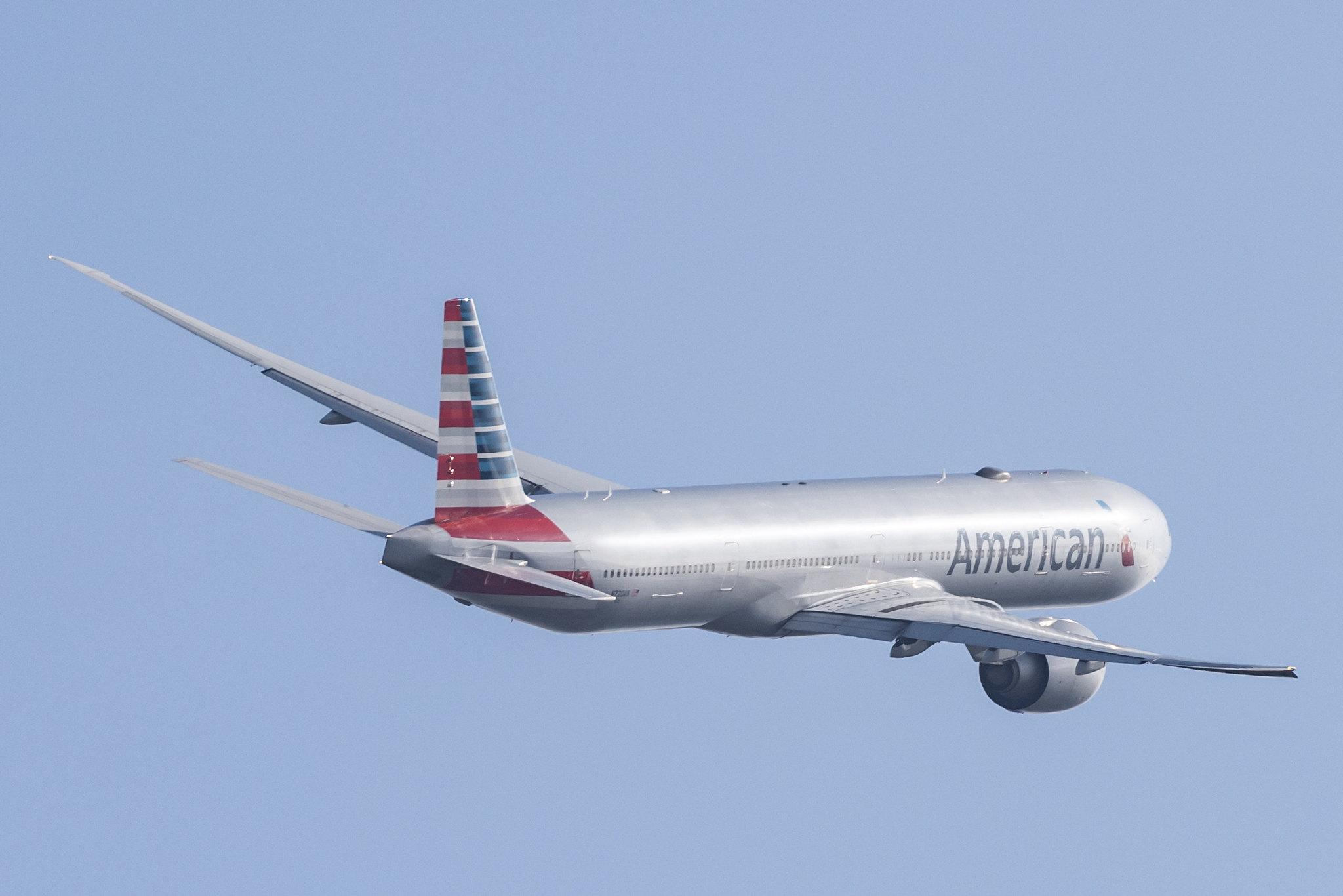 London Heathrow: American Airlines (AA / AAL) |  Boeing 777-323(ER) B77W | N720AN | MSN 33522