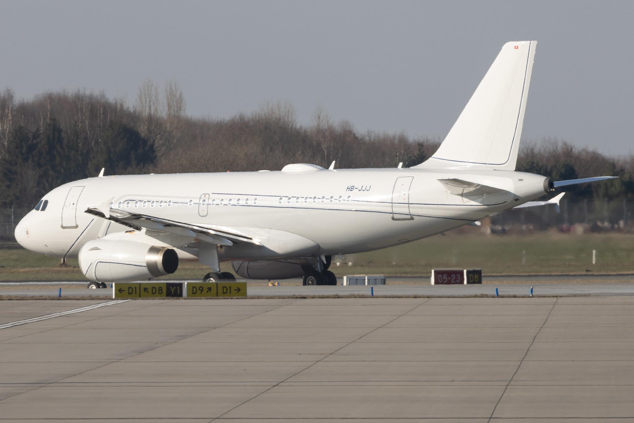 Hamburg Airport: Nomad Aviation |  Airbus A319-133(CJ) A319 | HB-JJJ | MSN 2421