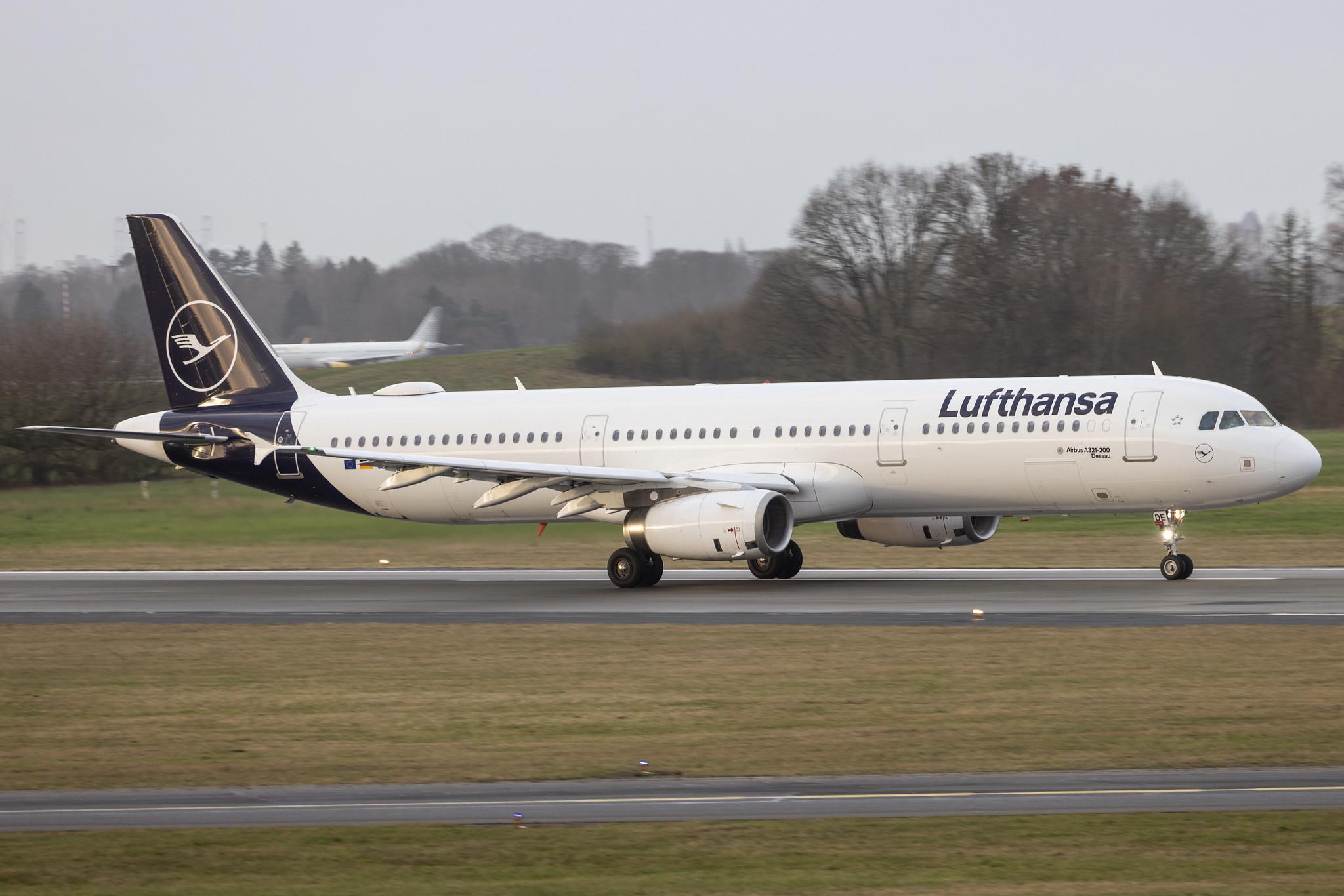 Hamburg Airport: Lufthansa (LH / DLH) |  Airbus A321-231 A321 | D-AIDE | MSN 4607