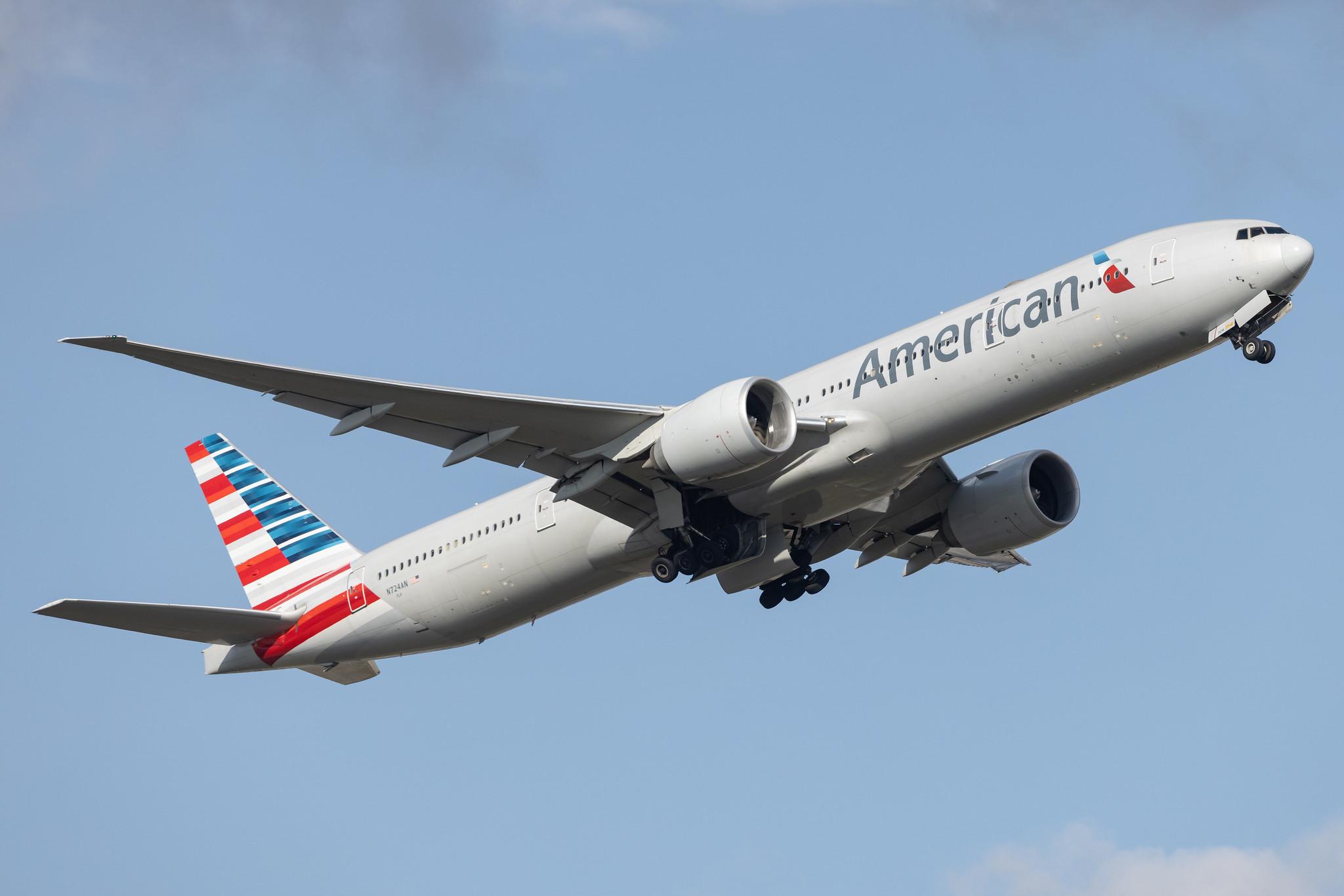 London Heathrow: American Airlines (AA / AAL) |  Boeing 777-323(ER) B77W | N724AN | MSN 31548