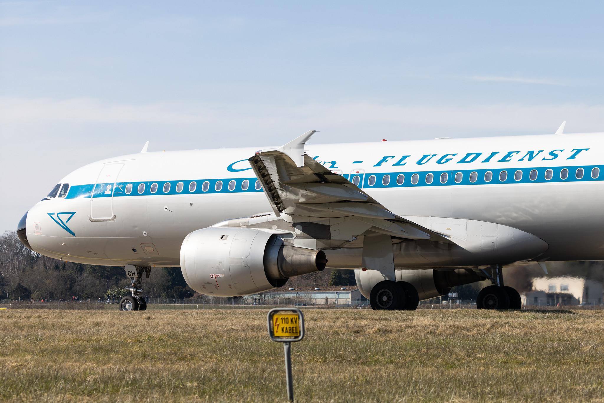 Hamburg Airport: Condor (DE / CFG) |  Livery: Retro Livery |  Airbus A320-212 A320 | D-AICH | MSN 0971