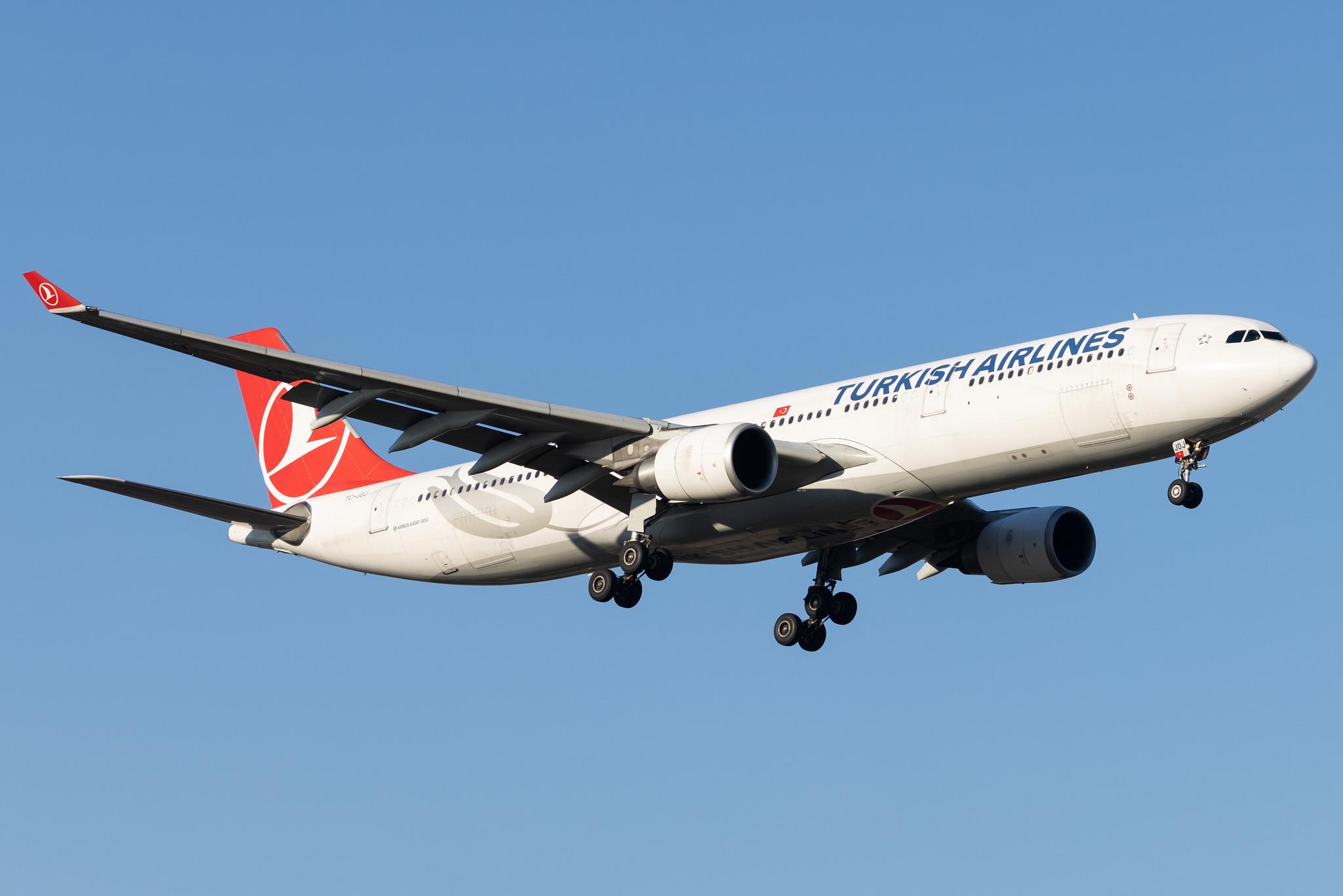 Hamburg Airport: Turkish Airlines (TK / THY) |  Airbus A330-303 A333 | TC-JOJ | MSN 1640