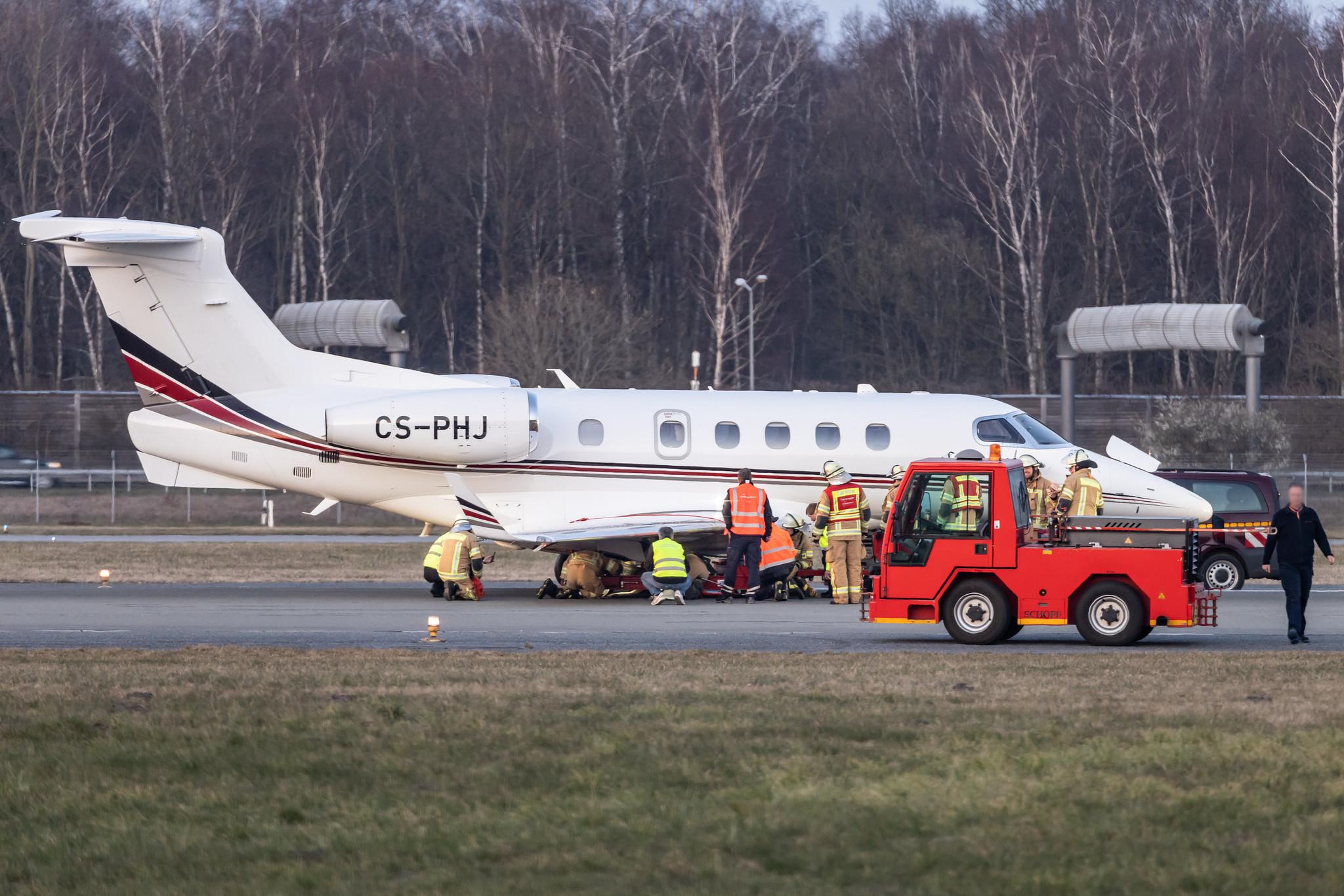 Hamburg Airport: NetJets Europe (/ NJE) |  Embraer Phenom 300 E55P | CS-PHJ | MSN 50500336