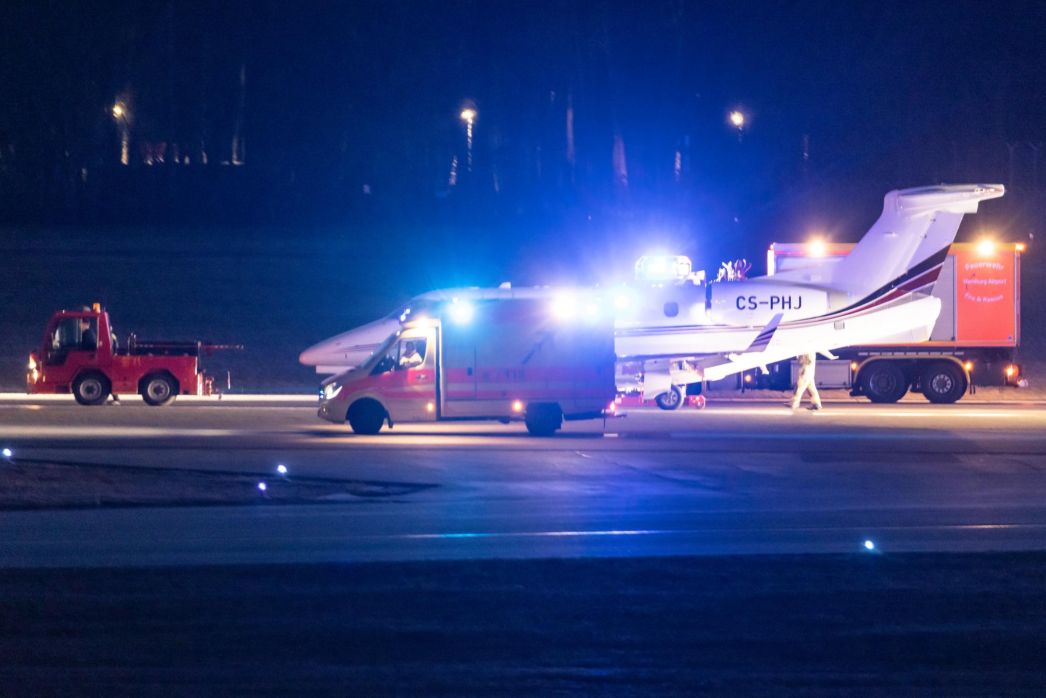 Hamburg Airport: NetJets Europe (/ NJE) |  Embraer Phenom 300 E55P | CS-PHJ | MSN 50500336