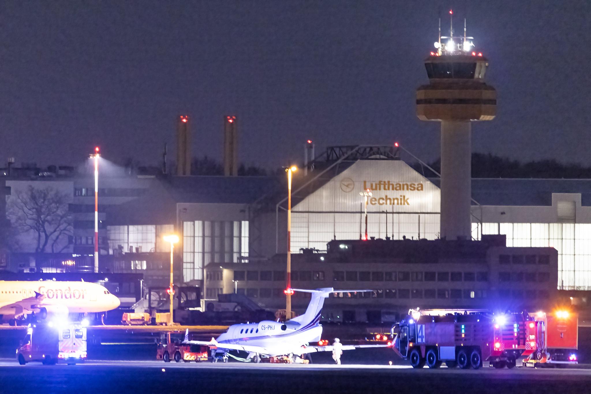 Hamburg Airport: NetJets Europe (/ NJE) |  Embraer Phenom 300 E55P | CS-PHJ | MSN 50500336