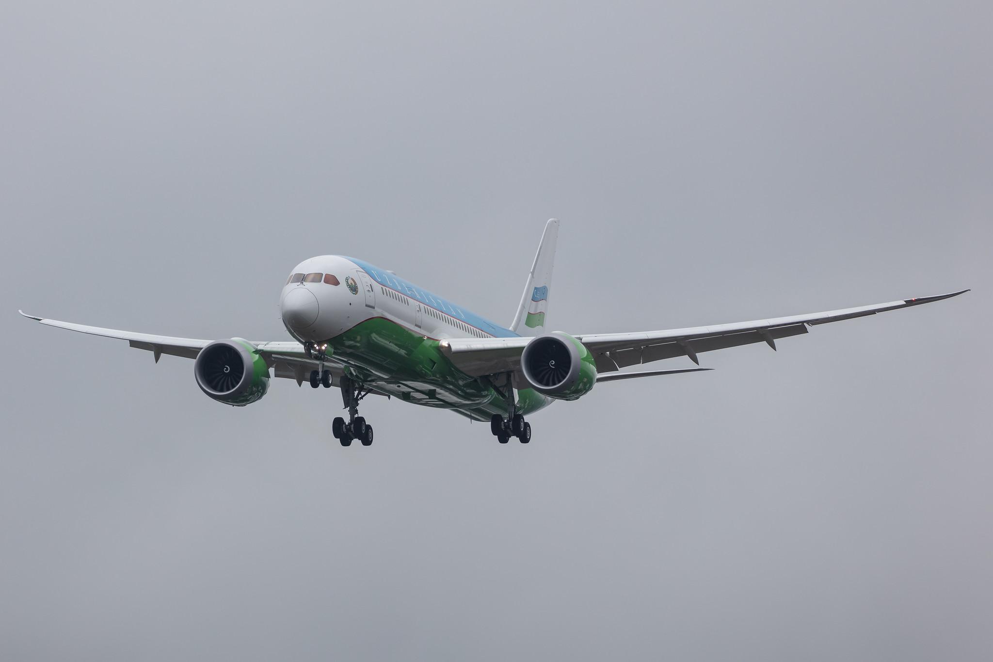 Hamburg Airport: Uzbekistan Airways (HY / UZB) |  Livery: Government |  Boeing 787-8 Dreamliner B788 | UK001 | MSN 64435