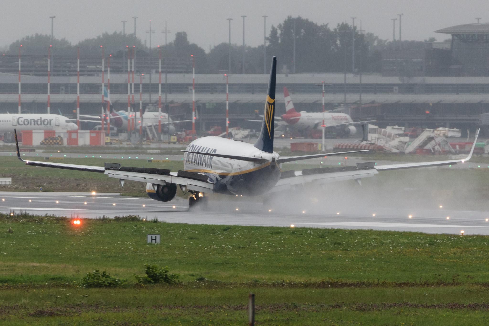 Hamburg Airport: Ryanair (FR / RYR) | Operator: Buzz |  Boeing 737-8AS B738 | SP-RKC | MSN 44738