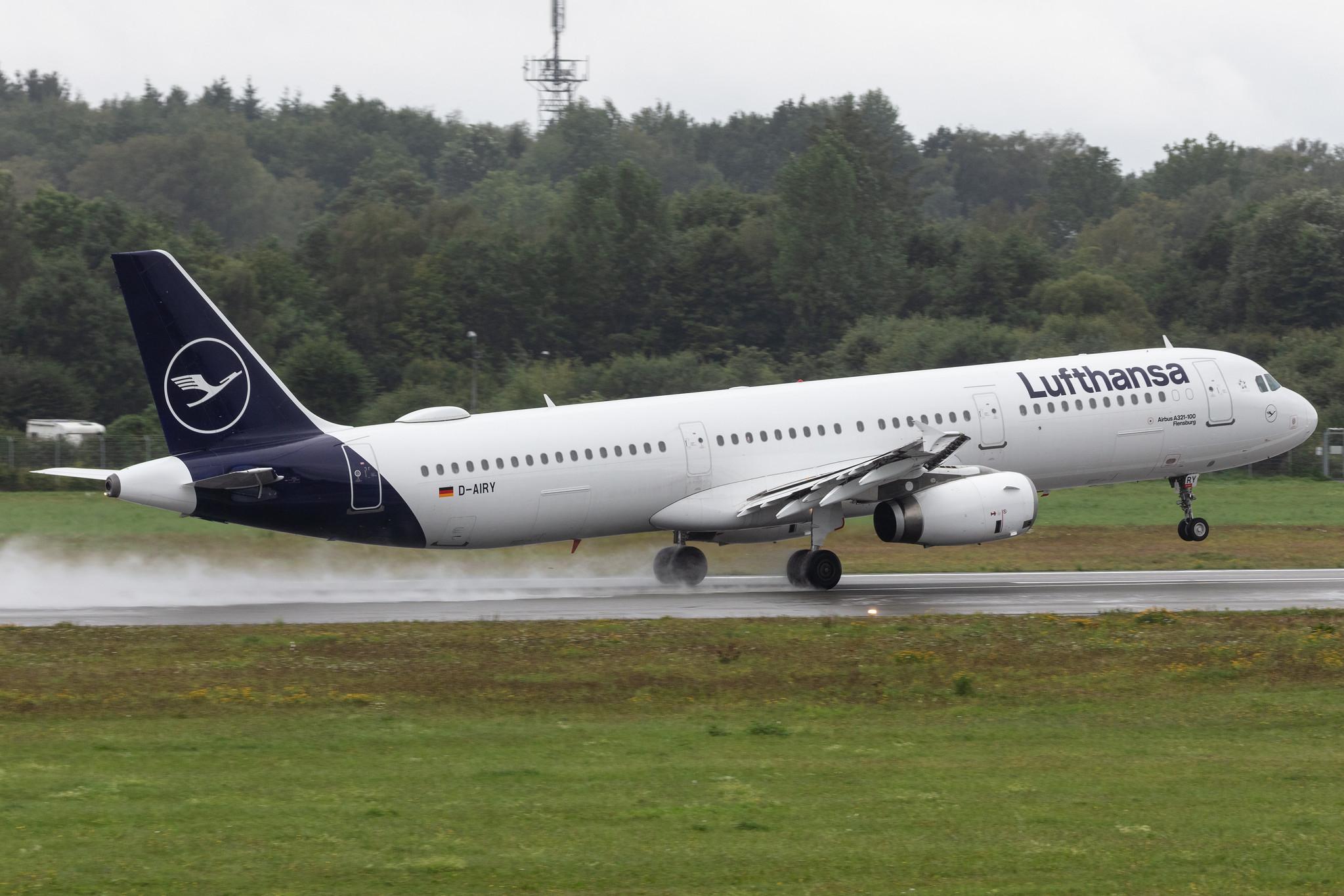 Hamburg Airport: Lufthansa (LH / DLH) |  Livery: Die Maus Sticker |  Airbus A321-131 A321 | D-AIRY | MSN 0901