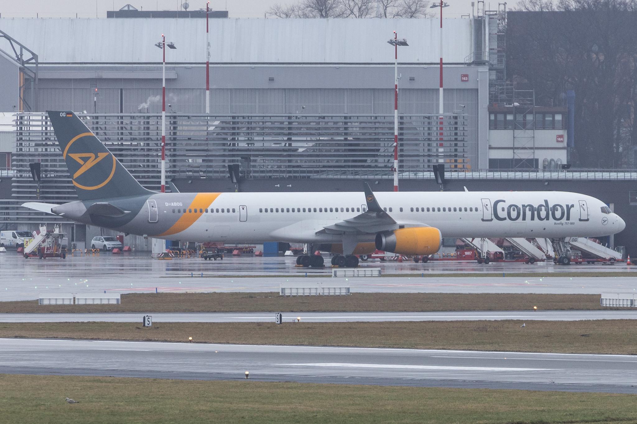 Hamburg Airport: Condor (DE / CFG) |  Boeing 757-330 B753 | D-ABOG | MSN 29014