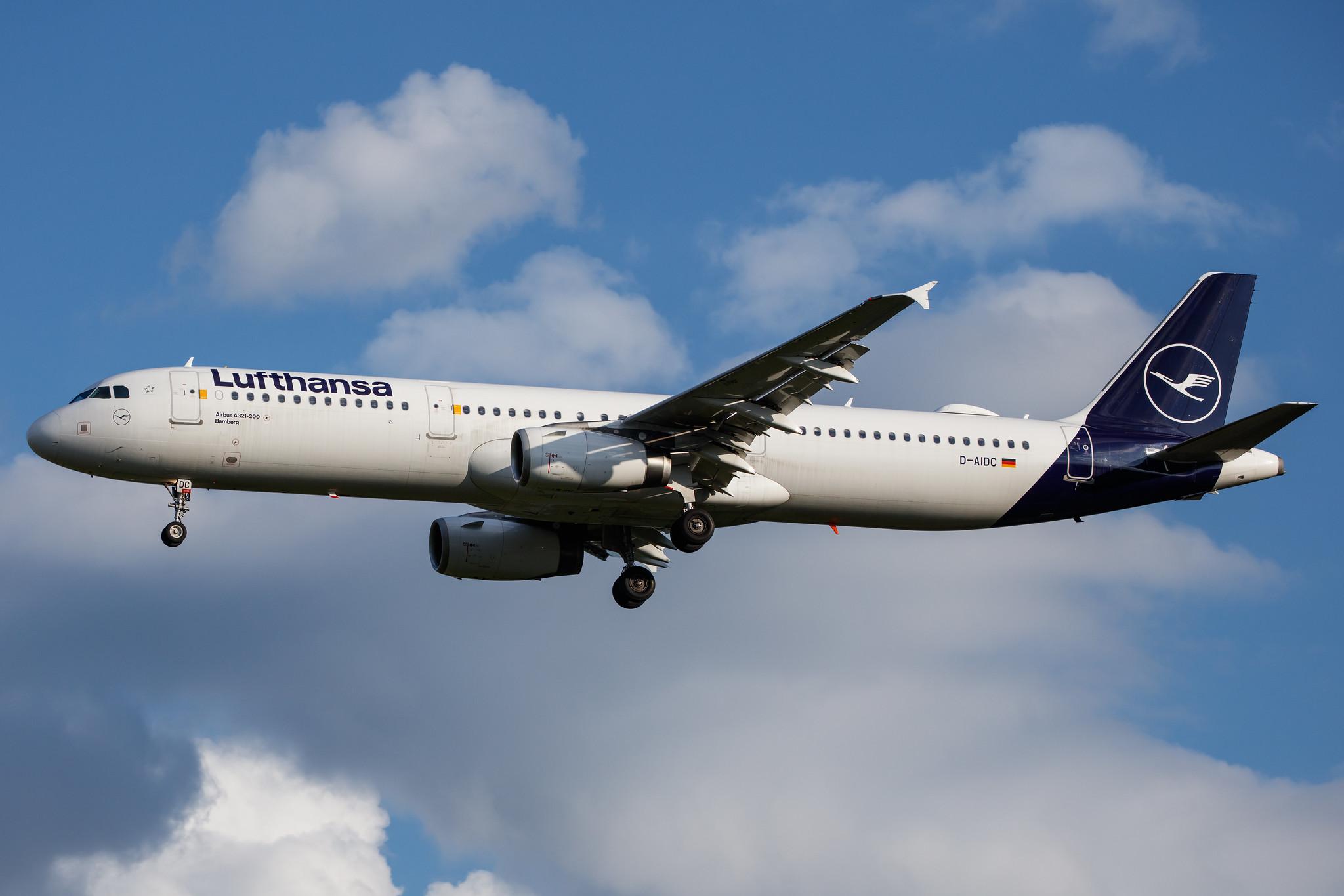 Frankfurt Airport: Lufthansa (LH / DLH) |  Airbus A321-231 A321 | D-AIDC | MSN 4560