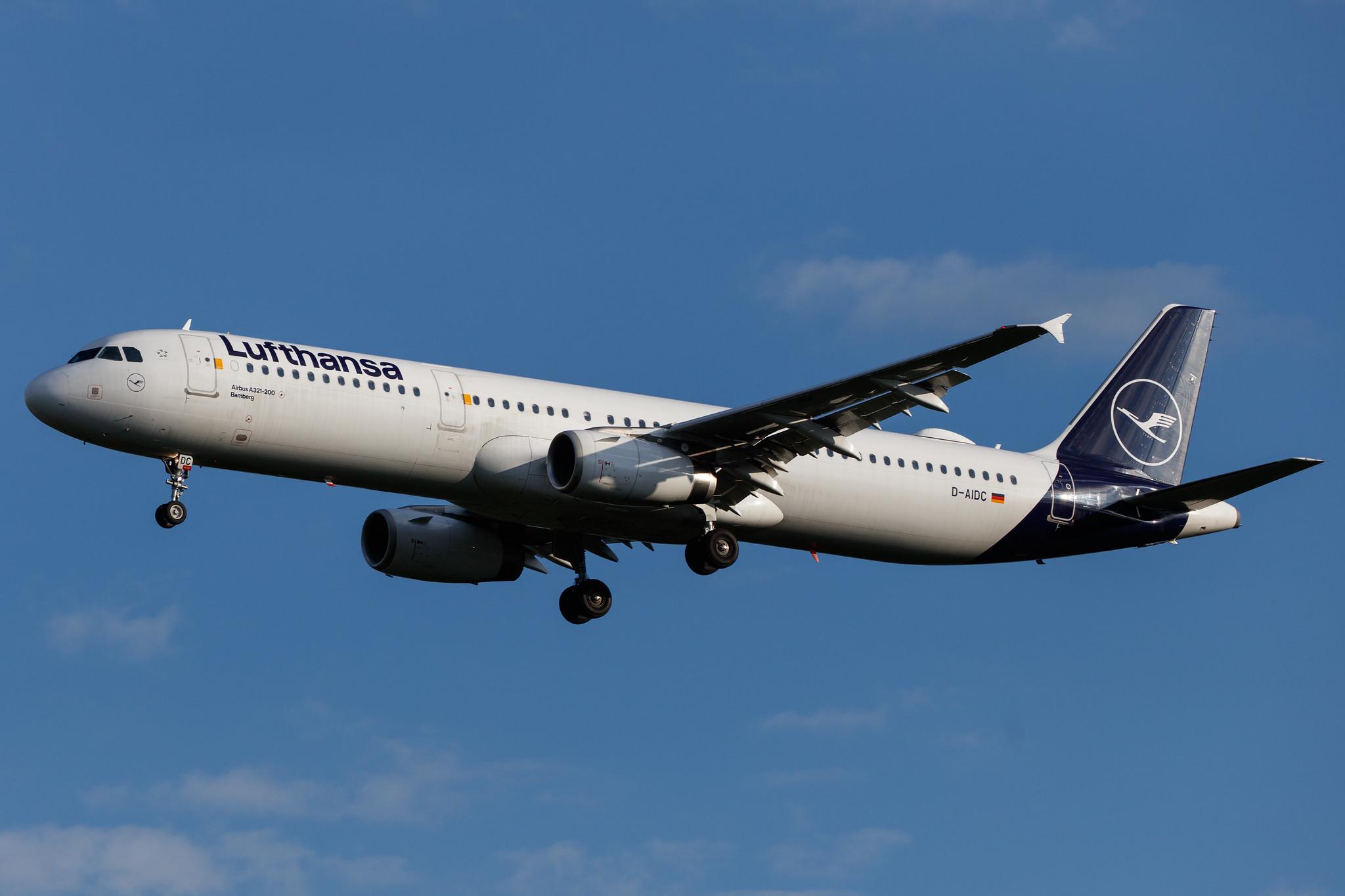 Frankfurt Airport: Lufthansa (LH / DLH) |  Airbus A321-231 A321 | D-AIDC | MSN 4560