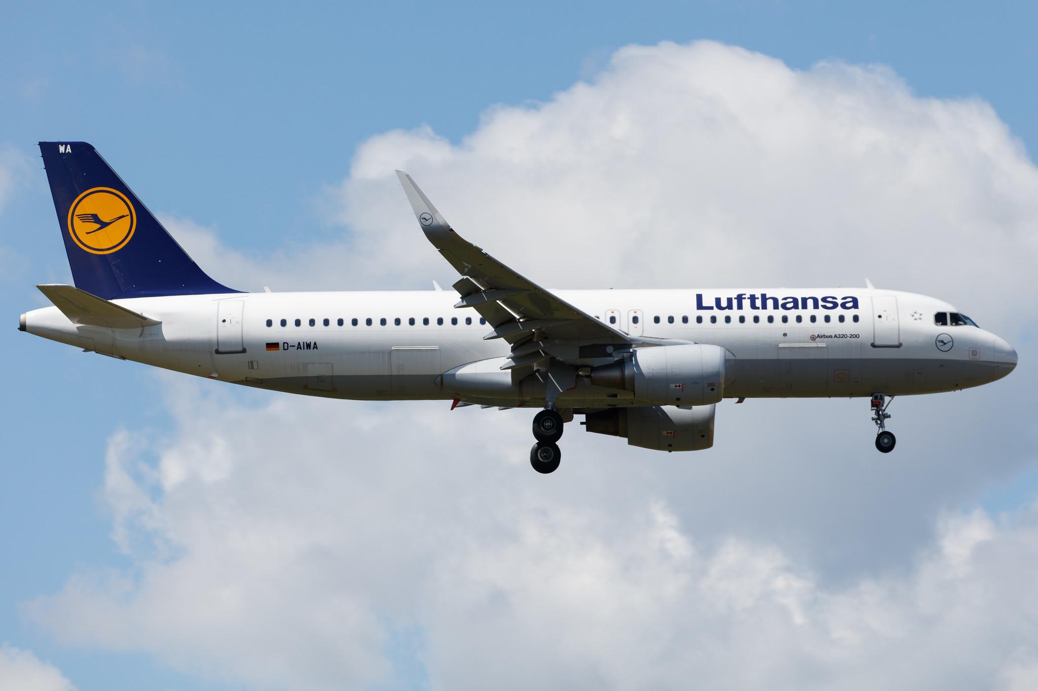 Frankfurt Airport: Lufthansa (LH / DLH) |  Airbus A320-214 A320 | D-AIWA | MSN 7681