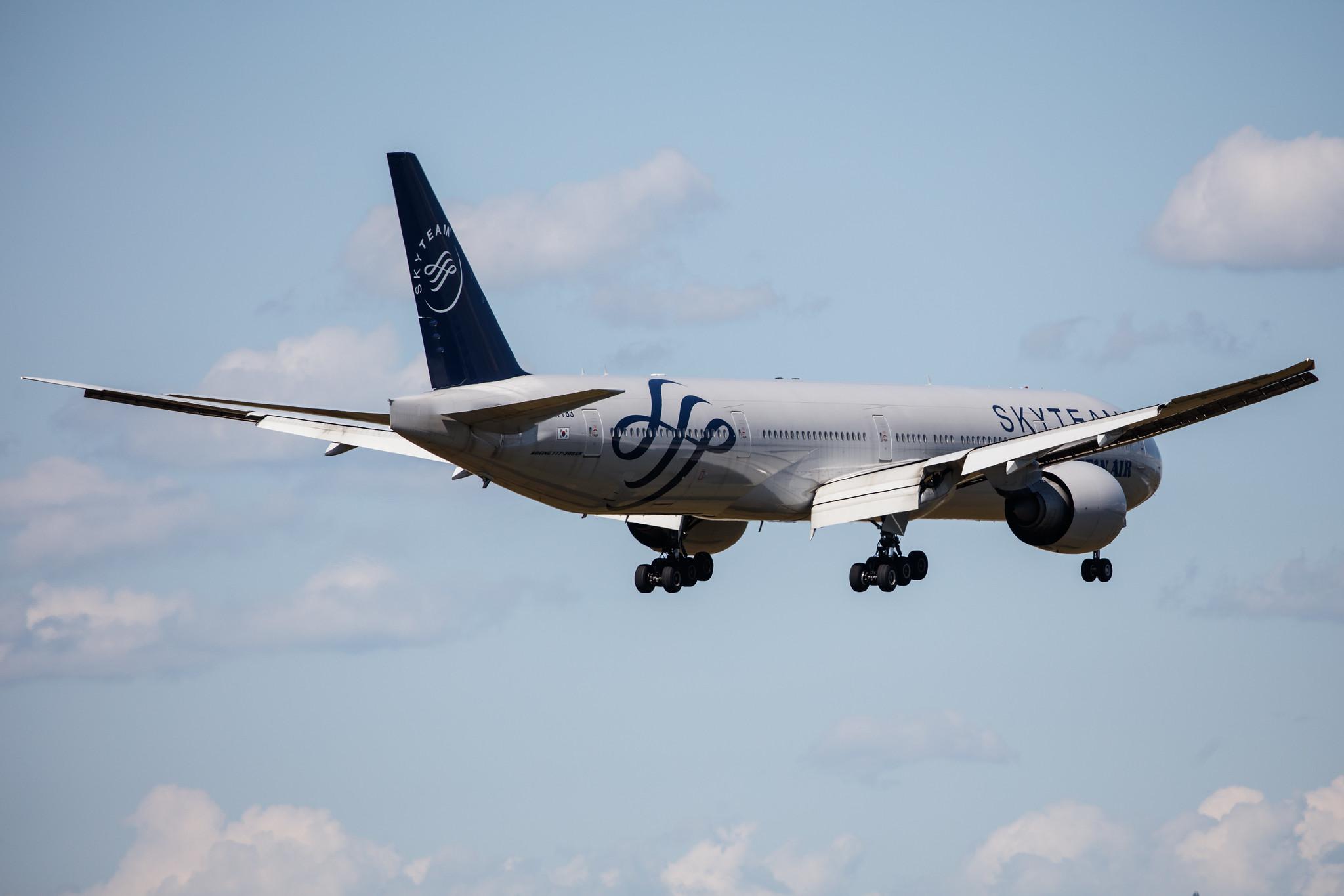 Frankfurt Airport: Korean Air (KE / KAL) |  Livery: SkyTeam Livery |  Boeing 777-3B5(ER) B77W | HL7783 | MSN 37644