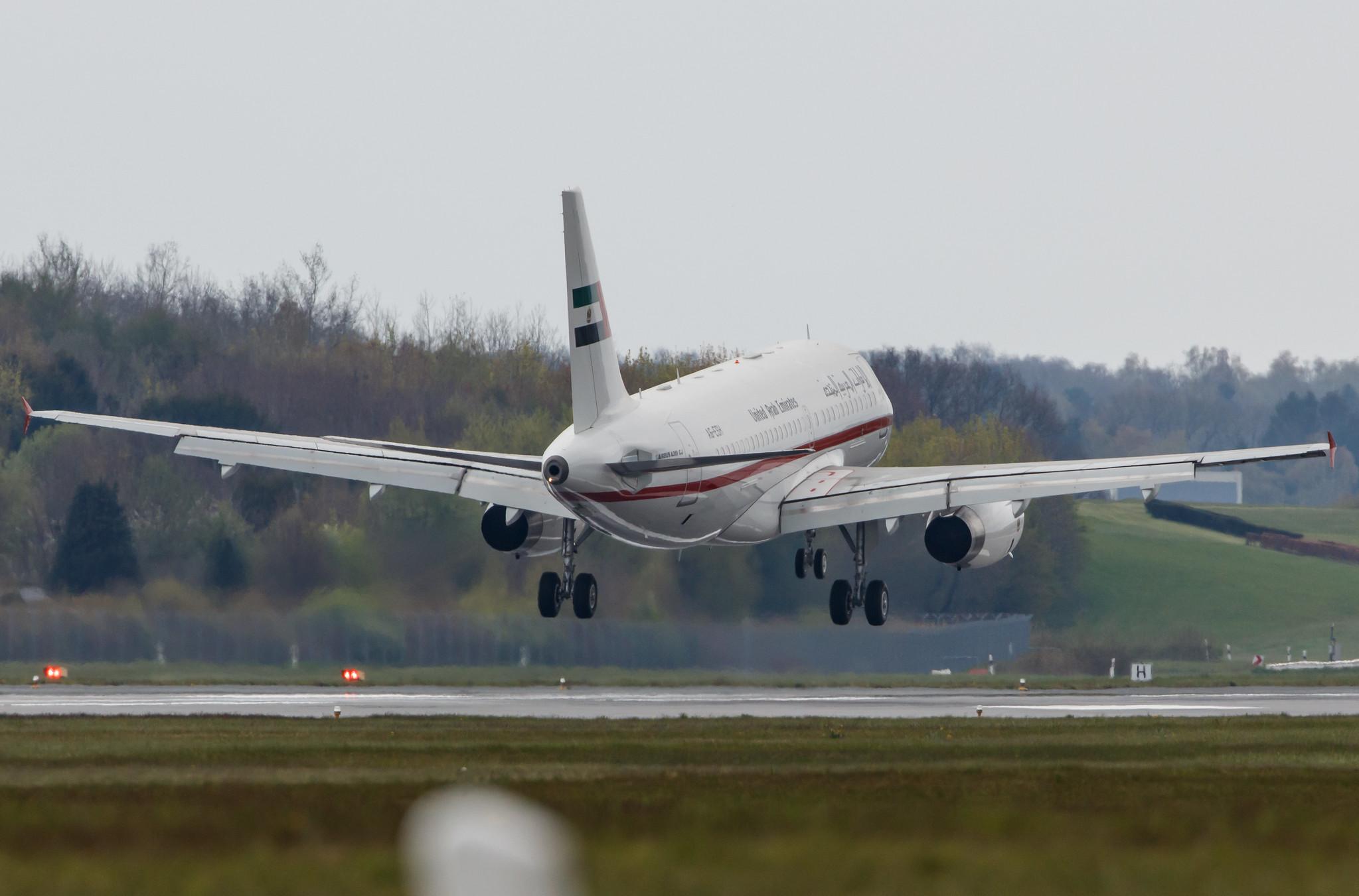Hamburg Airport: Sharjah Ruler |  Airbus A319-133CX/CJ A319 | A6-ESH | MSN 0910