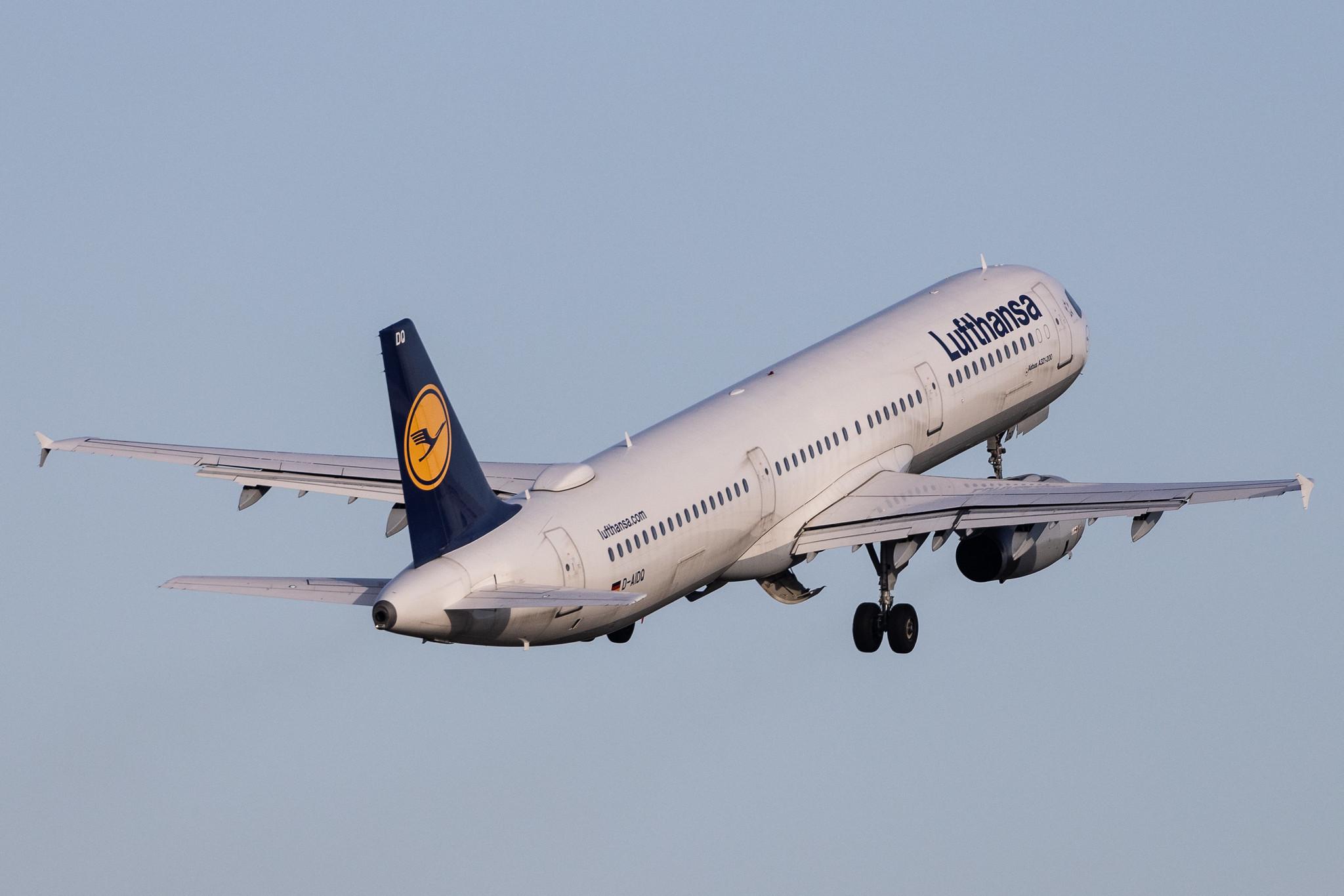 Hamburg Airport: Lufthansa (LH / DLH) |  Airbus A321-231 A321 | D-AIDQ | MSN 5028