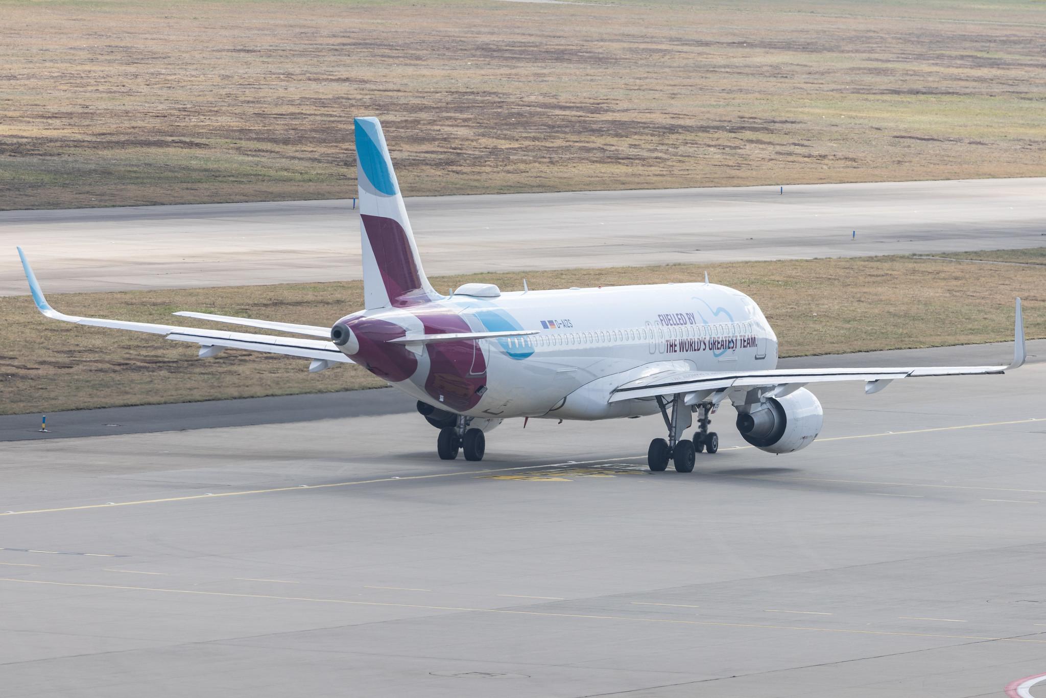 Köln Bonn Airport: Eurowings (EW / EWG) |  Livery: Das beste Team der Welt Livery |  Airbus A320-214 A320 | D-AIZS | MSN 5557