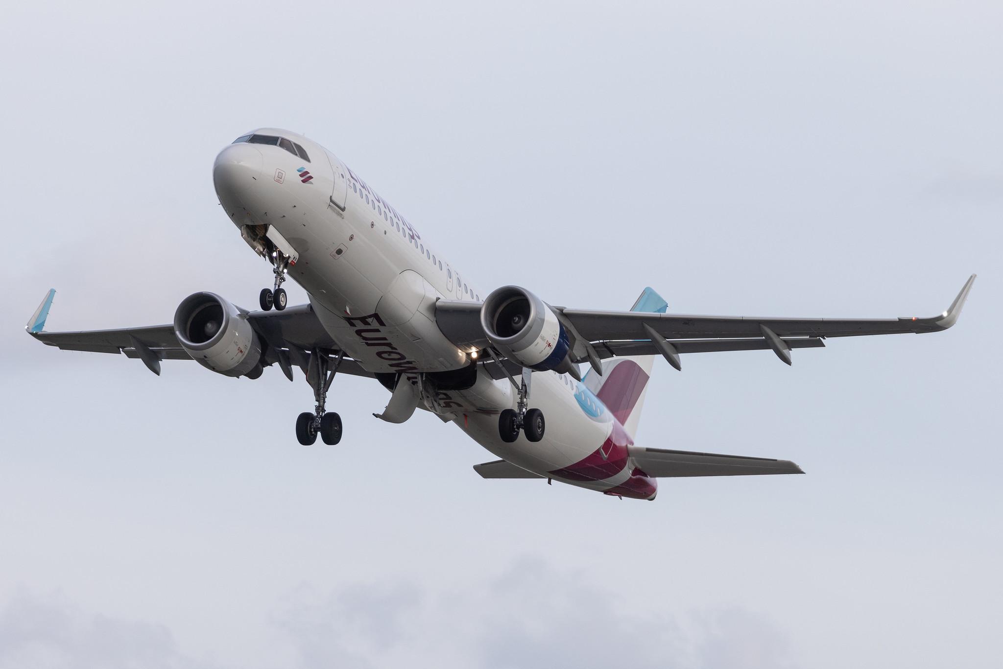 Hamburg Airport: Eurowings (EW / EWG) |  Airbus A320-214 A320 | D-AEWR | MSN 7412