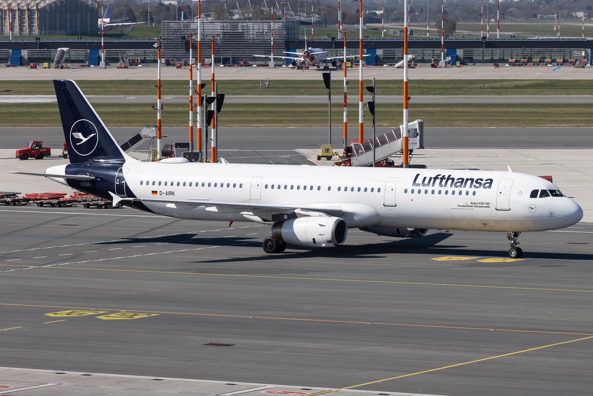 Hamburg Airport: Lufthansa (LH / DLH) |  Airbus A321-131 A321 | D-AIRK | MSN 0502