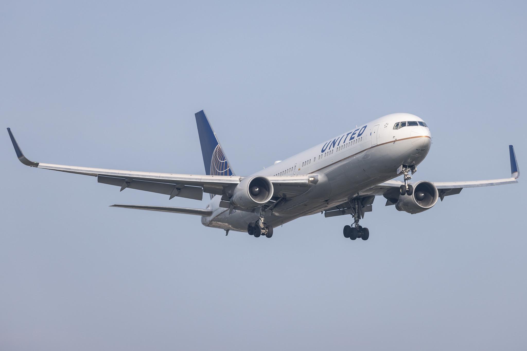 London Heathrow: United Airlines (UA / UAL) |  Boeing 767-3CB(ER) B763 | N685UA | MSN 33467