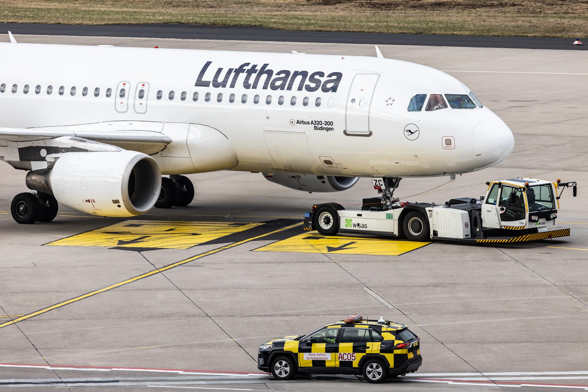 Köln Bonn Airport: Lufthansa (LH / DLH) |  Airbus A320-214 A320 | D-AIZC | MSN 4153