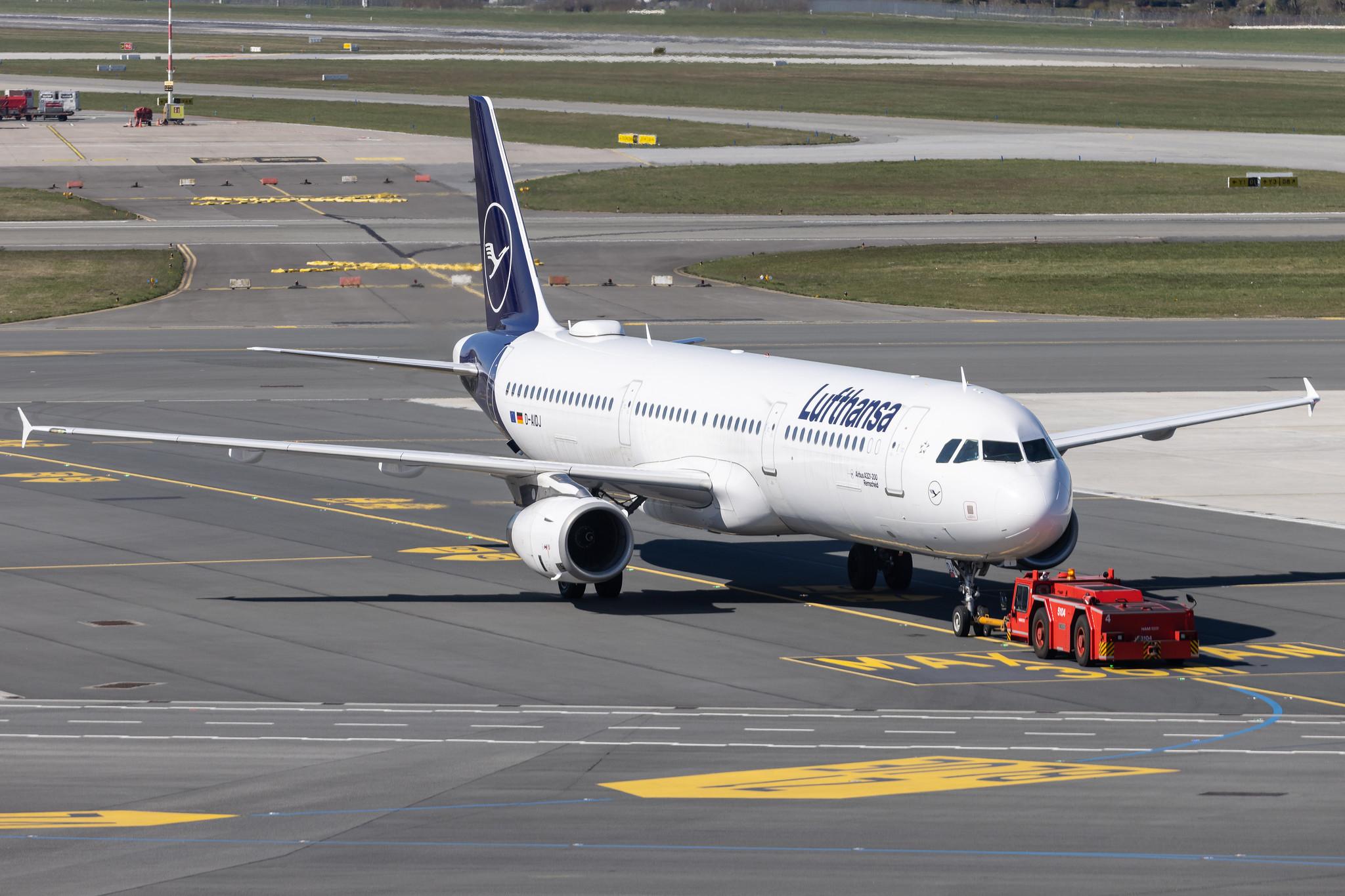 Hamburg Airport: AnadoluJet (TK / THY) | Operator: Turkish Airlines |  Boeing 737-8F2 B738 | TC-JHE | MSN 35744