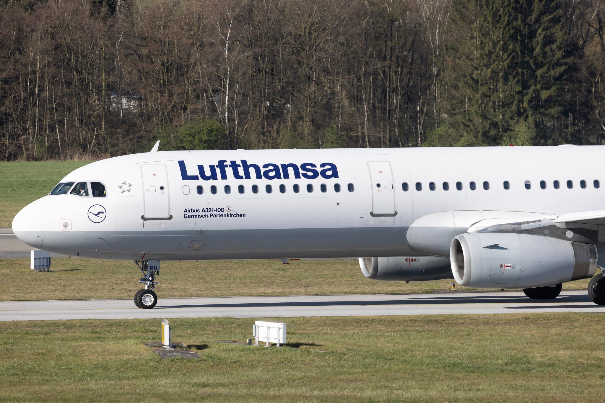 Hamburg Airport: Lufthansa (LH / DLH) |  Airbus A321-131 A321 | D-AIRH | MSN 0412