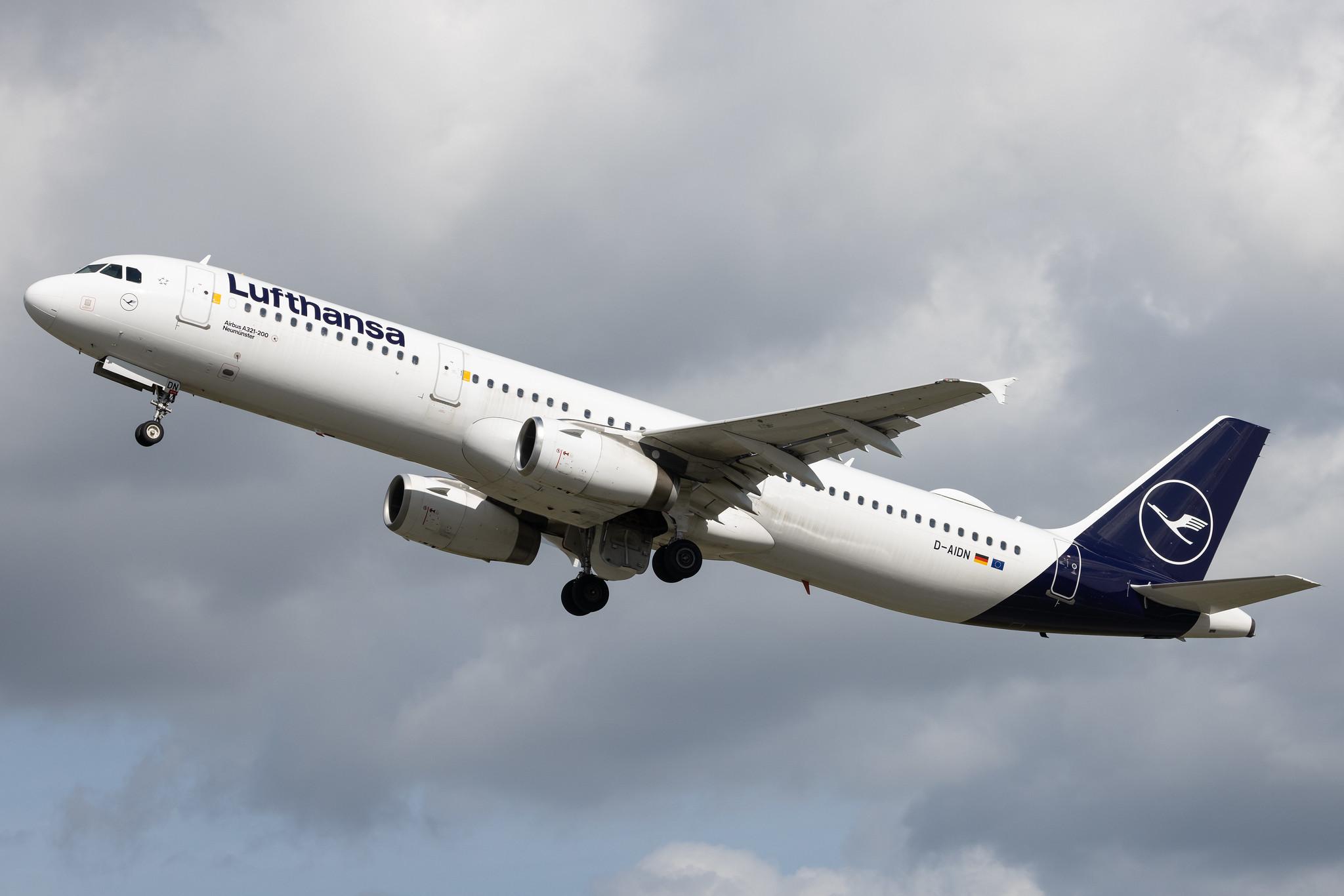 Hamburg Airport: Lufthansa (LH / DLH) |  Airbus A321-231 A321 | D-AIDN | MSN 4976